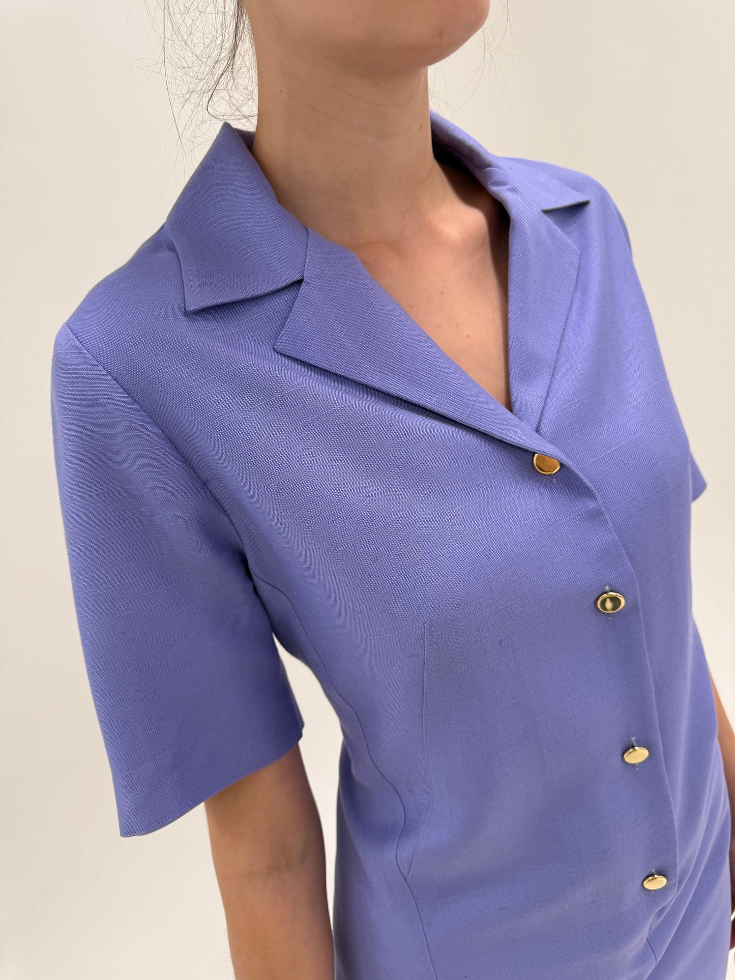 Rochie lavandă în croi clasic din pânză ușor structurată