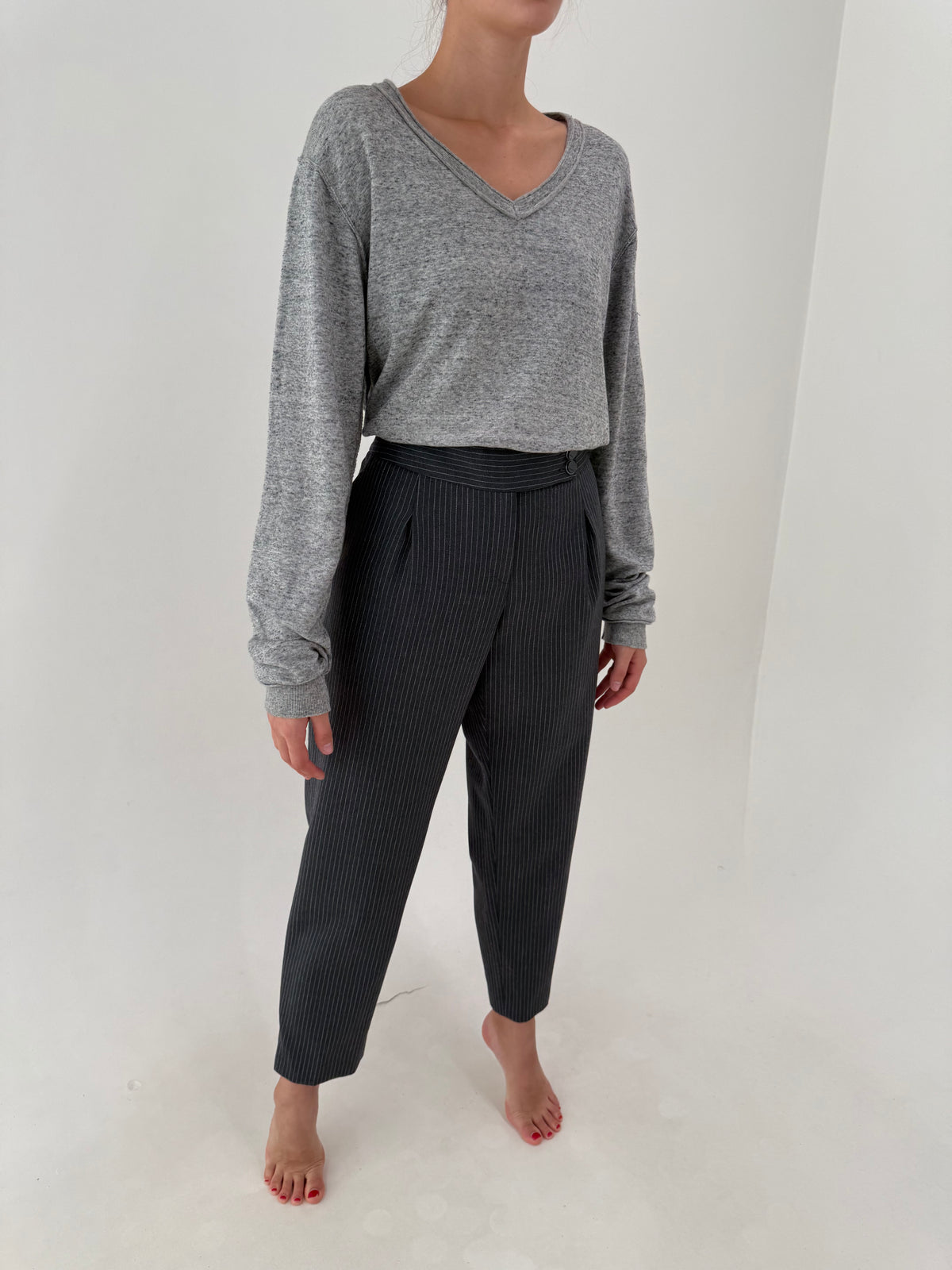 Pantaloni Giorgio Armani ultra luxury din lana extrafina cu pense și dungi
