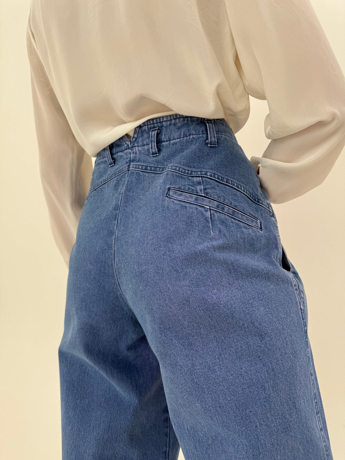 Jeans vintage tall classic wash cu talie ultra înaltă dad fit cu solduri generoase și pense