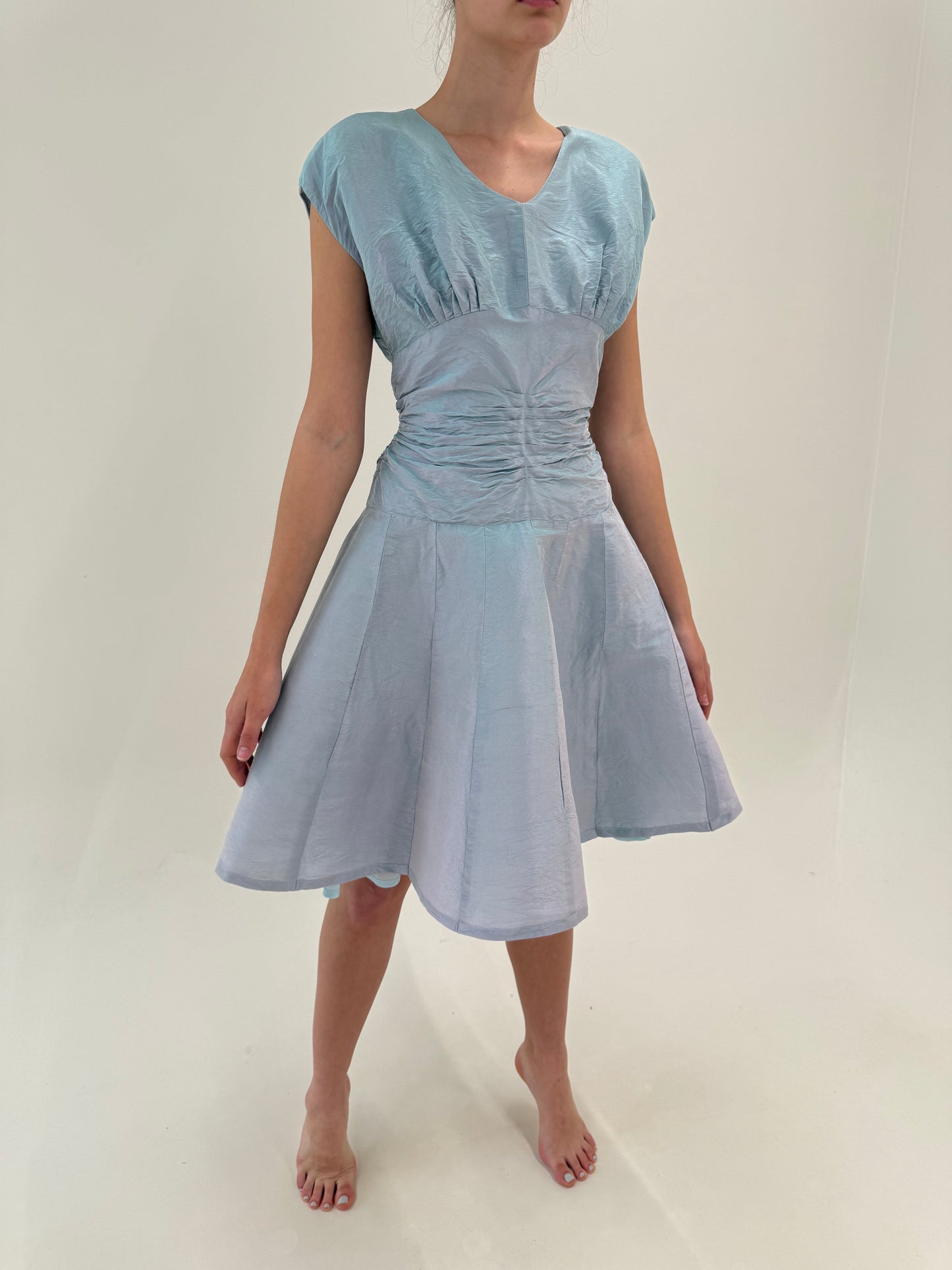 Rochie spectaculoasă din mătase naturală perlata cu ținuta baby blue