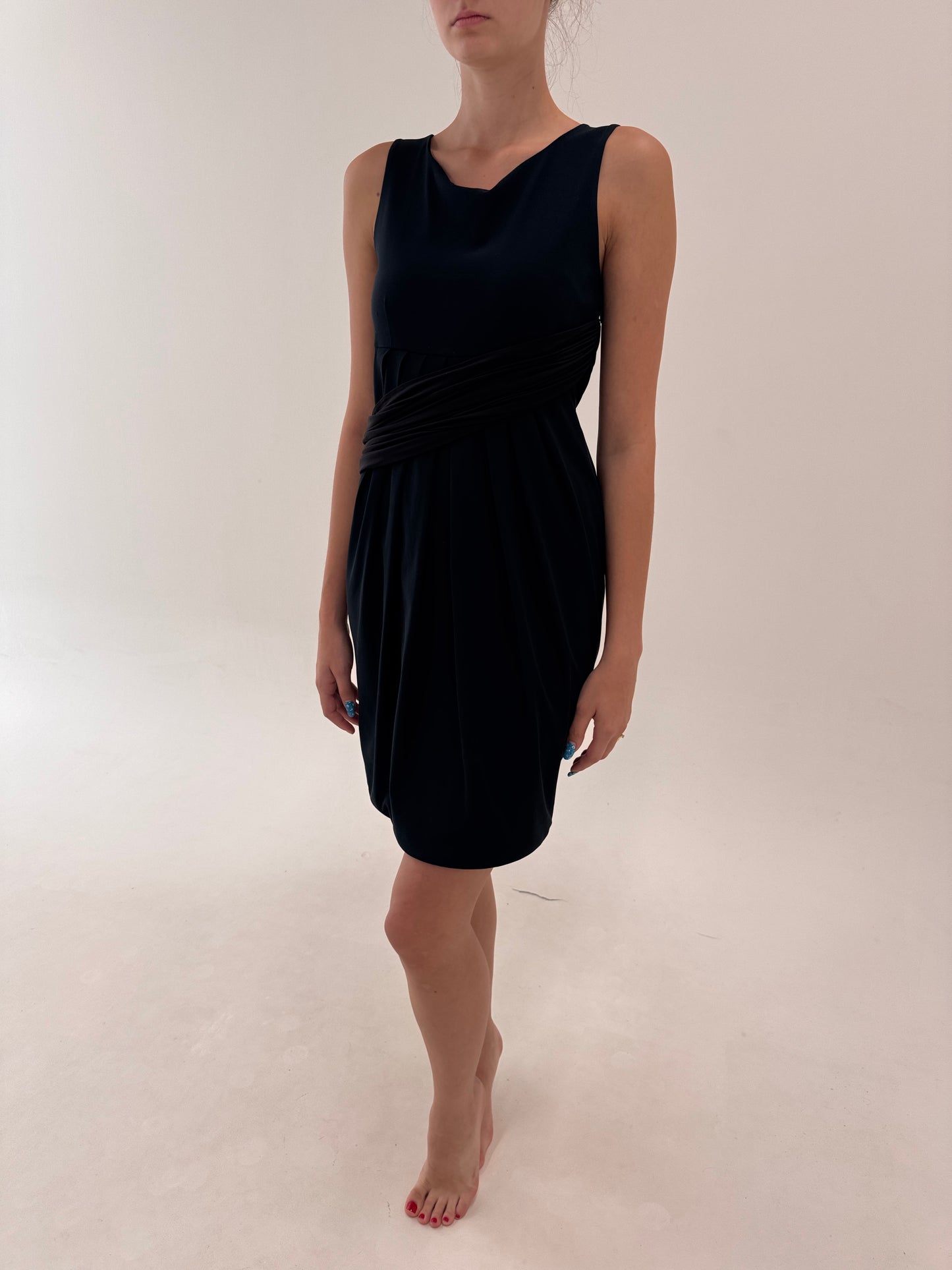 Rochie Max Mara neagră în croi ultra chic confort specific brandului