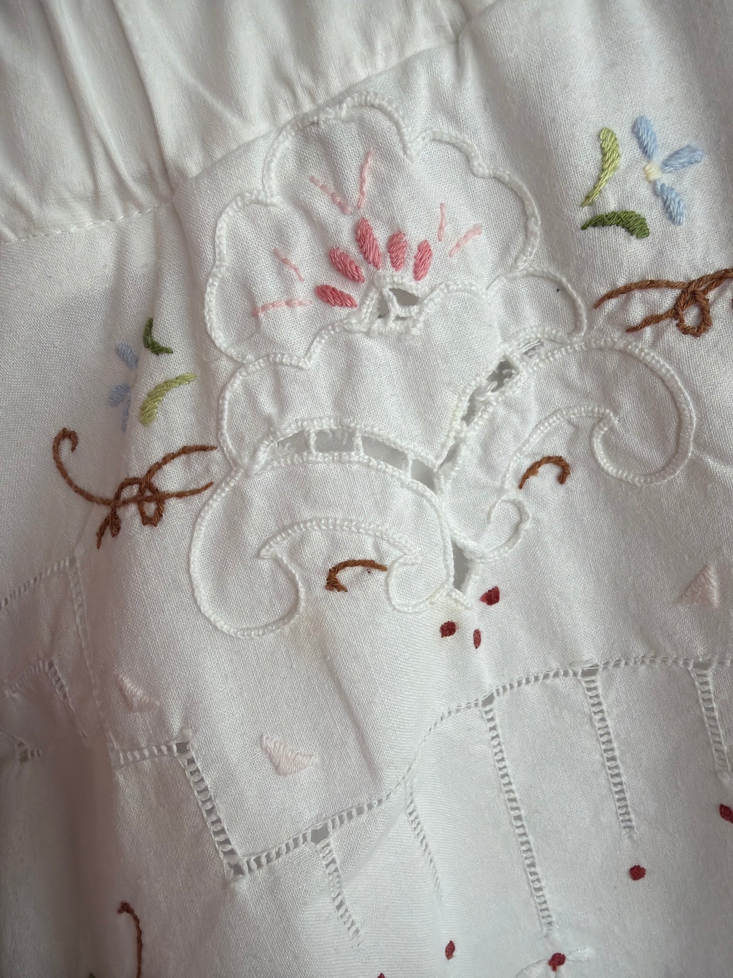 Fustă vintage bijuterie cu broderie manuală delicată extrem de amplă din pânză
