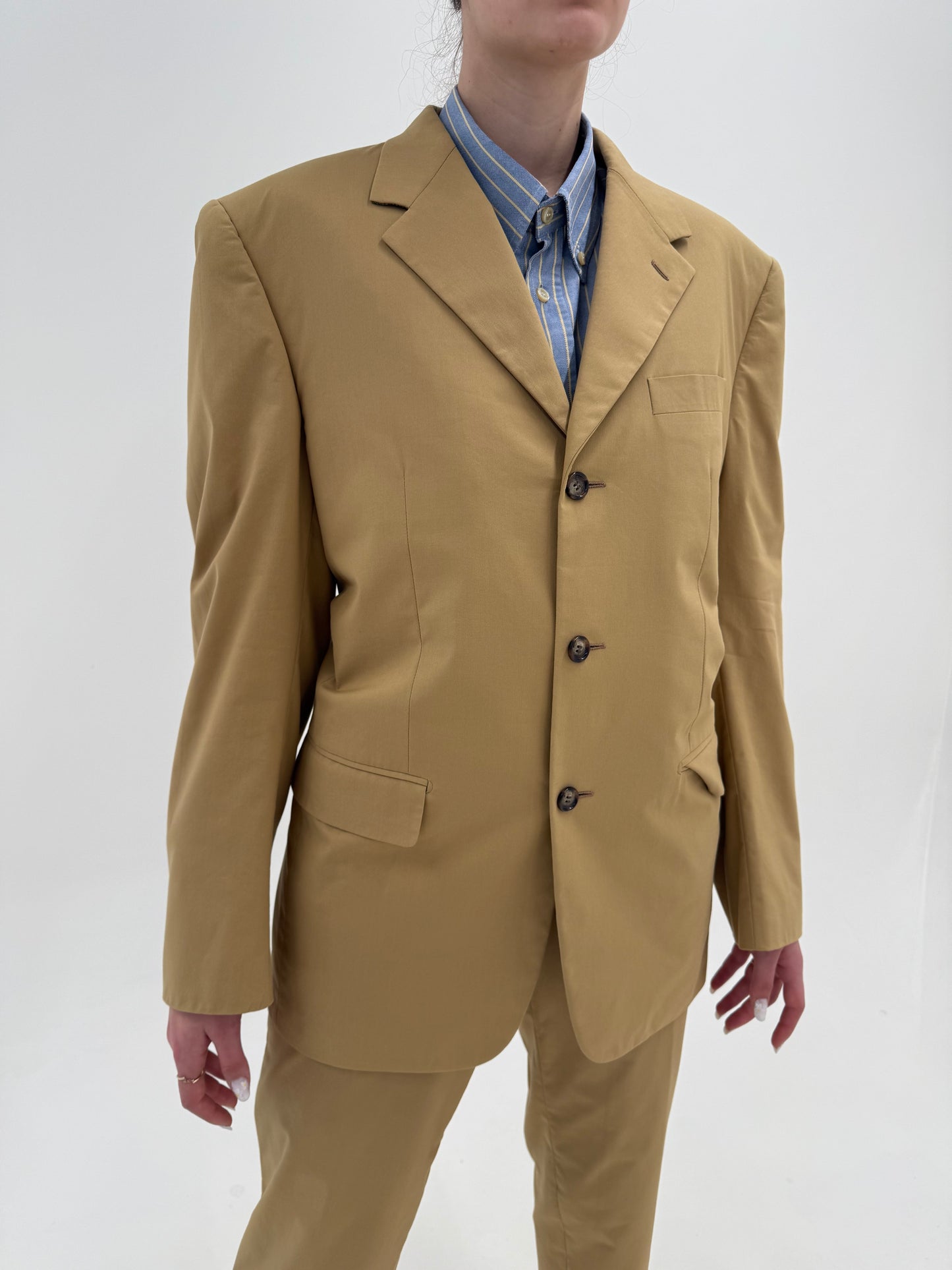 Costum tall camel Prada de vară în croi actual