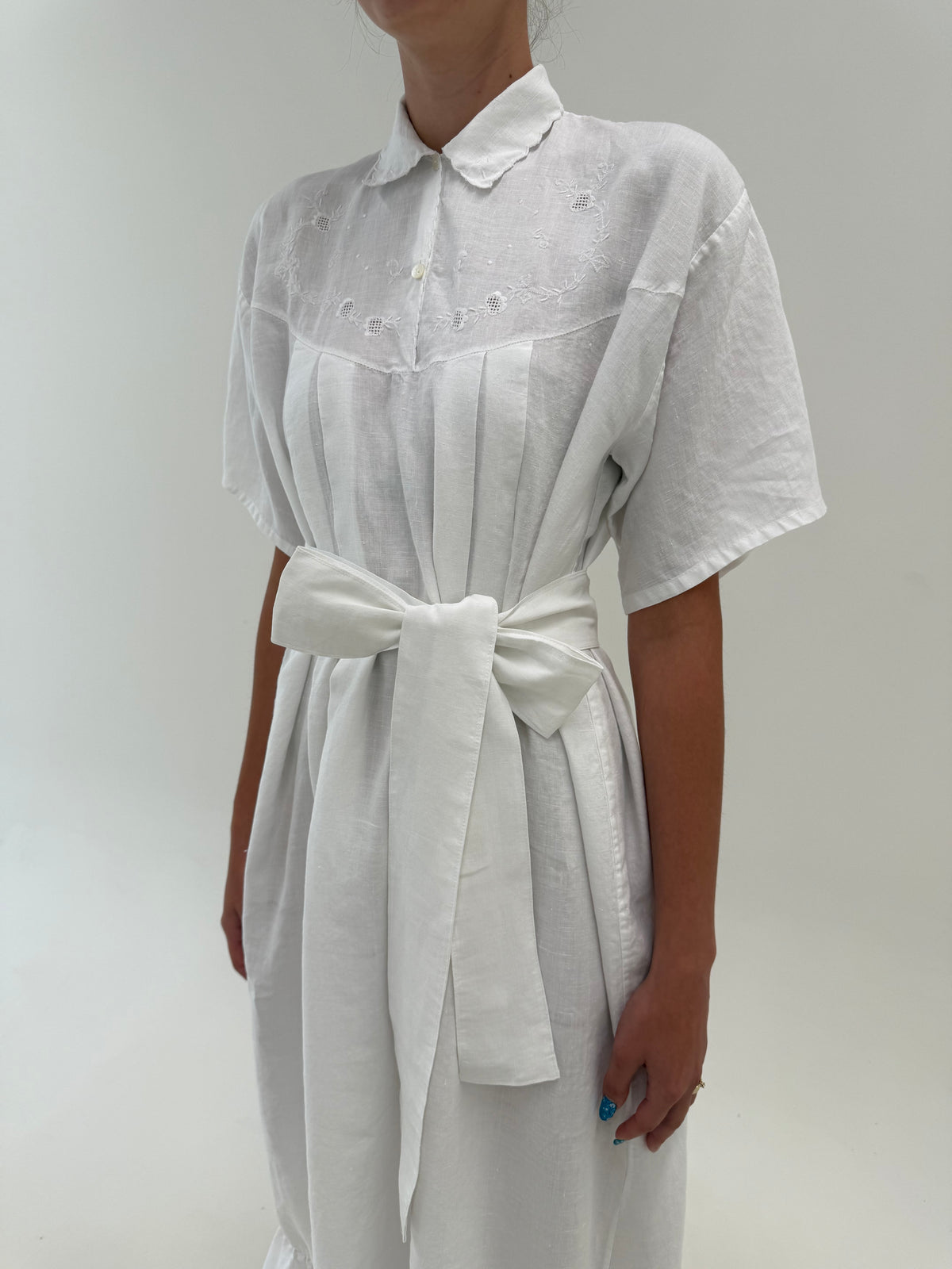 Rochie maxi bijuterie cu broderie manuală din in excepțional cu cordon propriu lat
