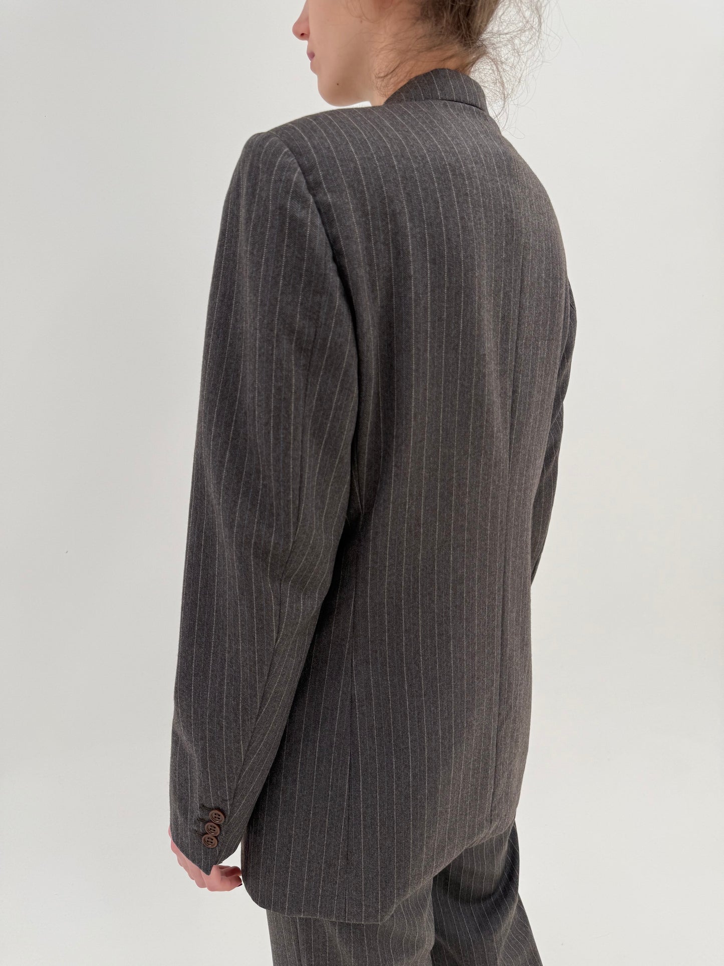 Costum high end italian din stofă luxury Cerutti taupe plină cu dungi fine verticale