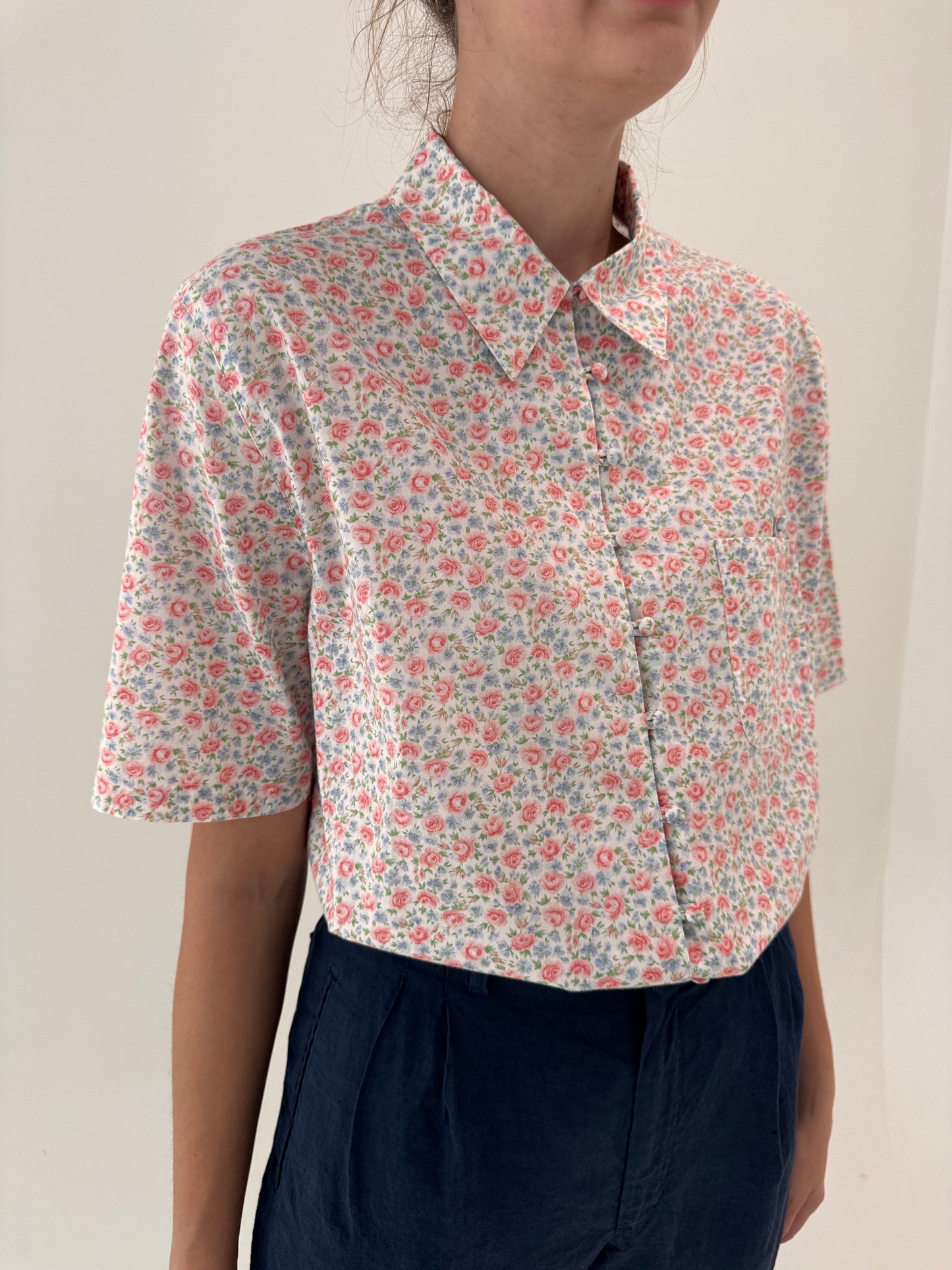 Cămașa luxury Cacharel din bumbac excepțional cu print floral delicat