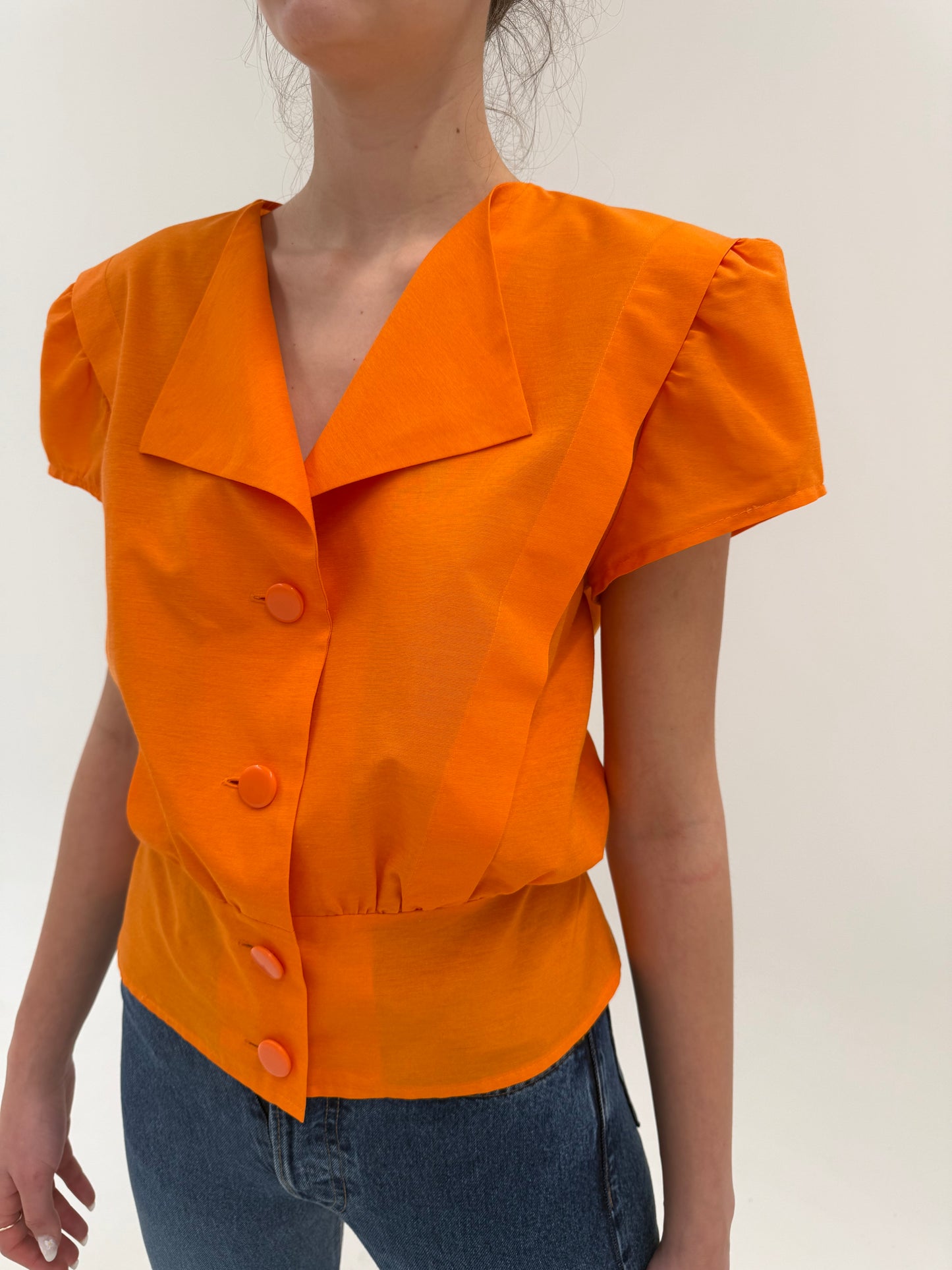 Cămașa vintage în croi elaborat electric orange din panzica perlata