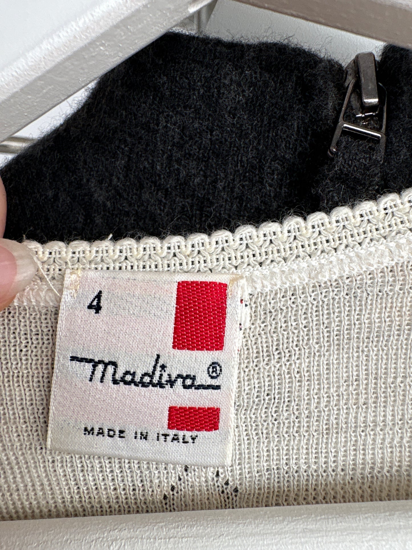 Top cambrat italian din lana extrafina irestringibila