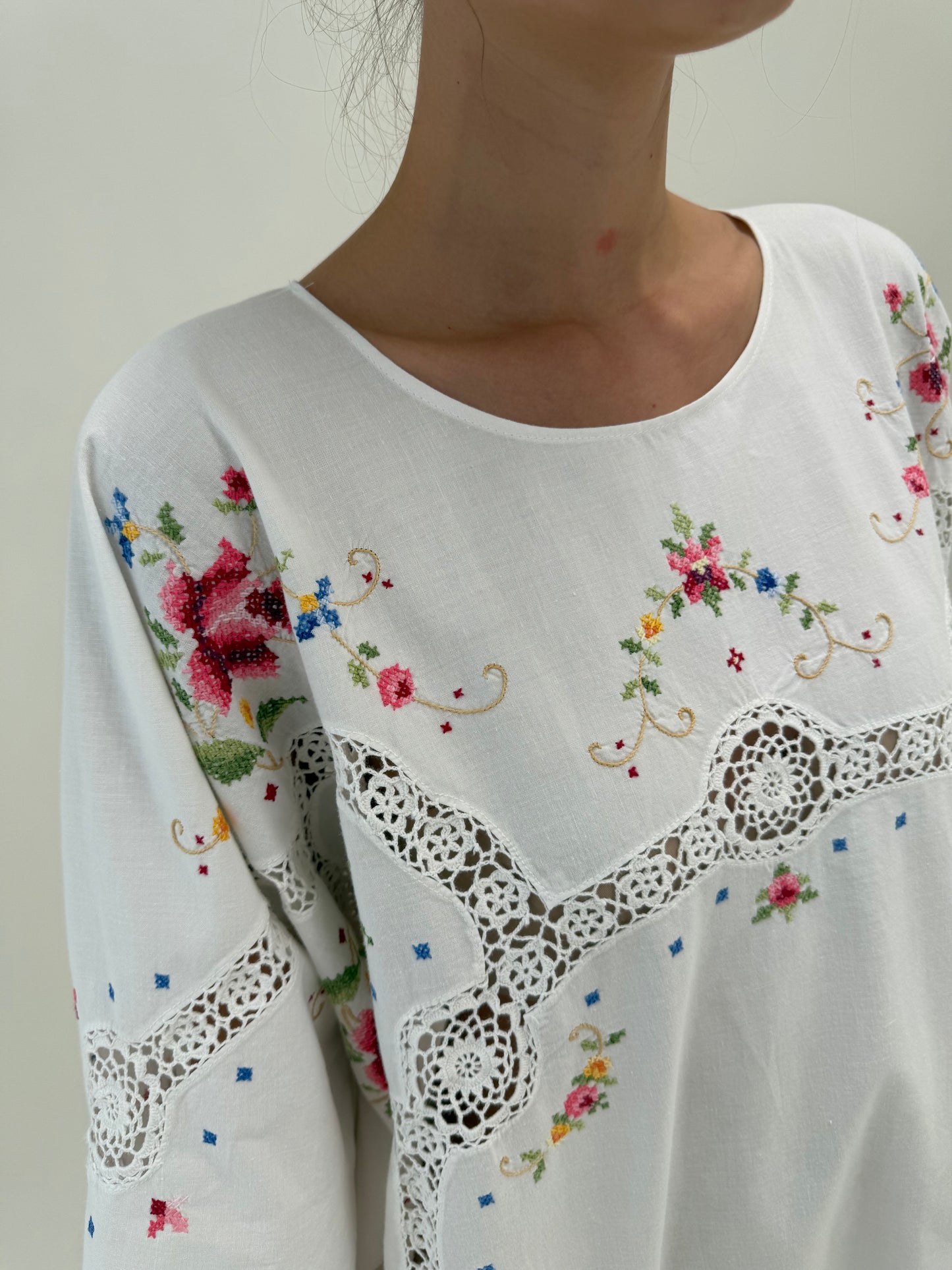 Kaftan tall bijuterie cu broderie manuală excepțională colorată și macrame lucrat manual
