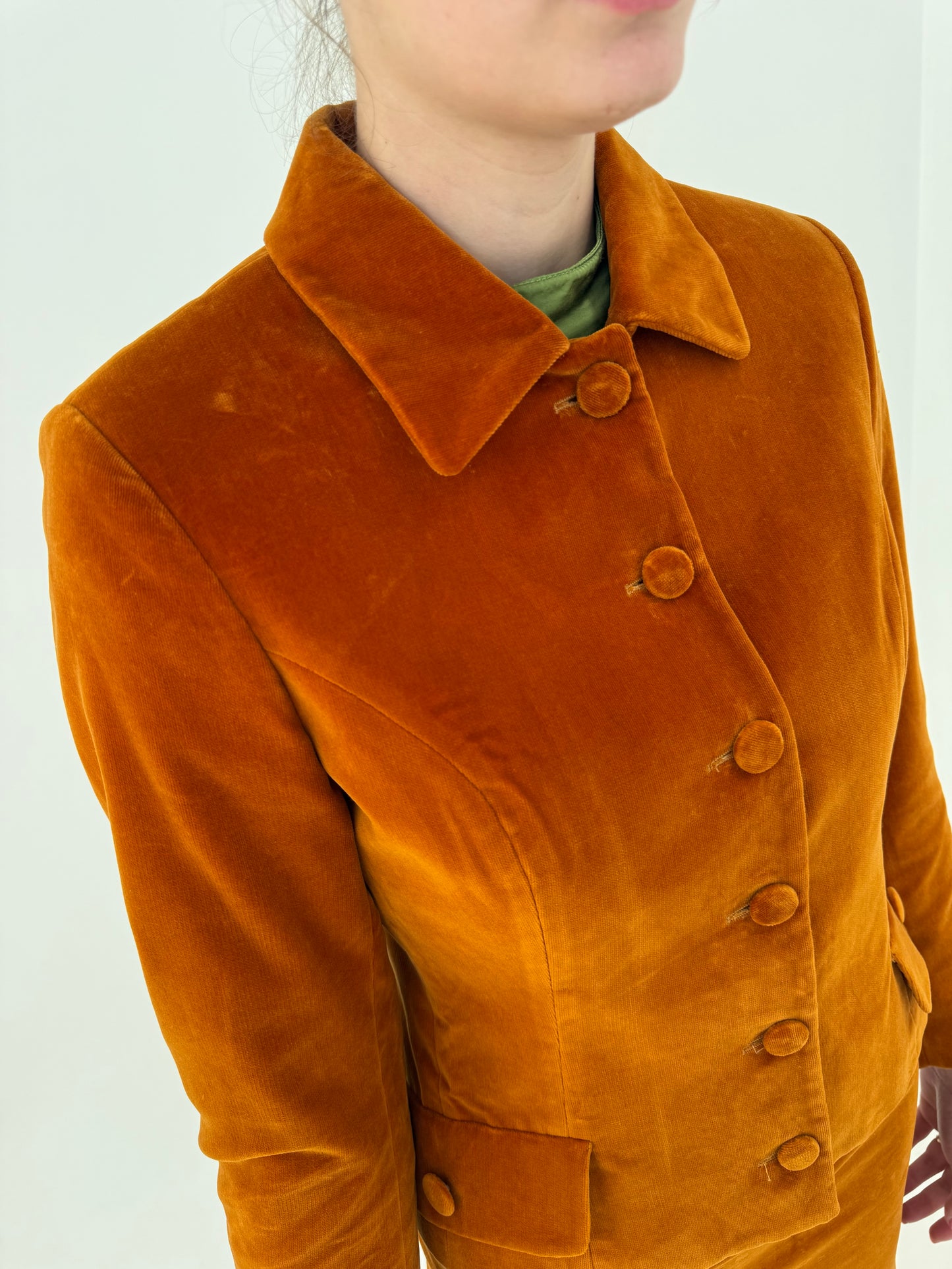 Set pumpkin orange din catifea cu sacou cambrat și fustă conică