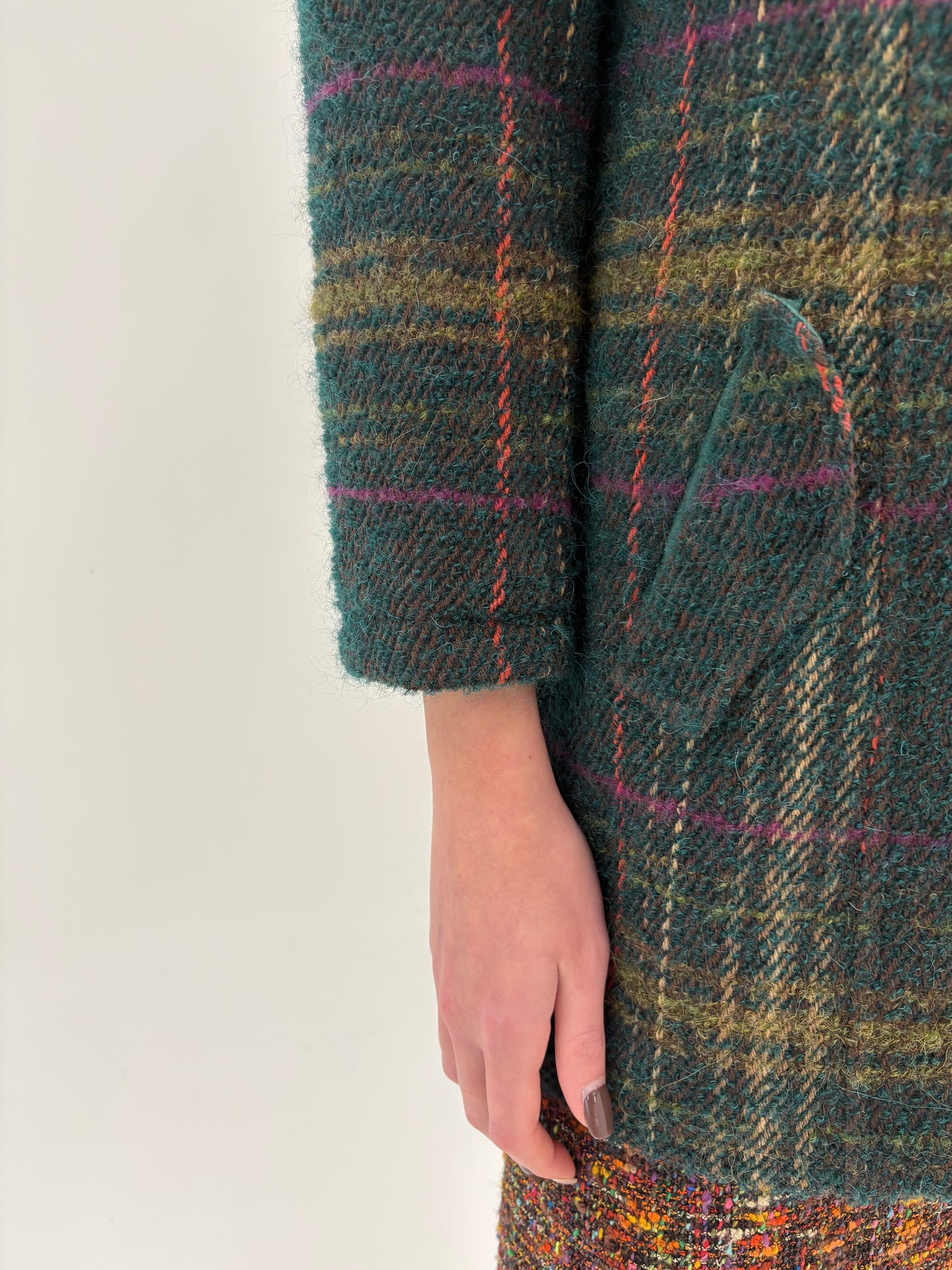 Palton din tweed gros de mohair forest green cu carouri în culori tari