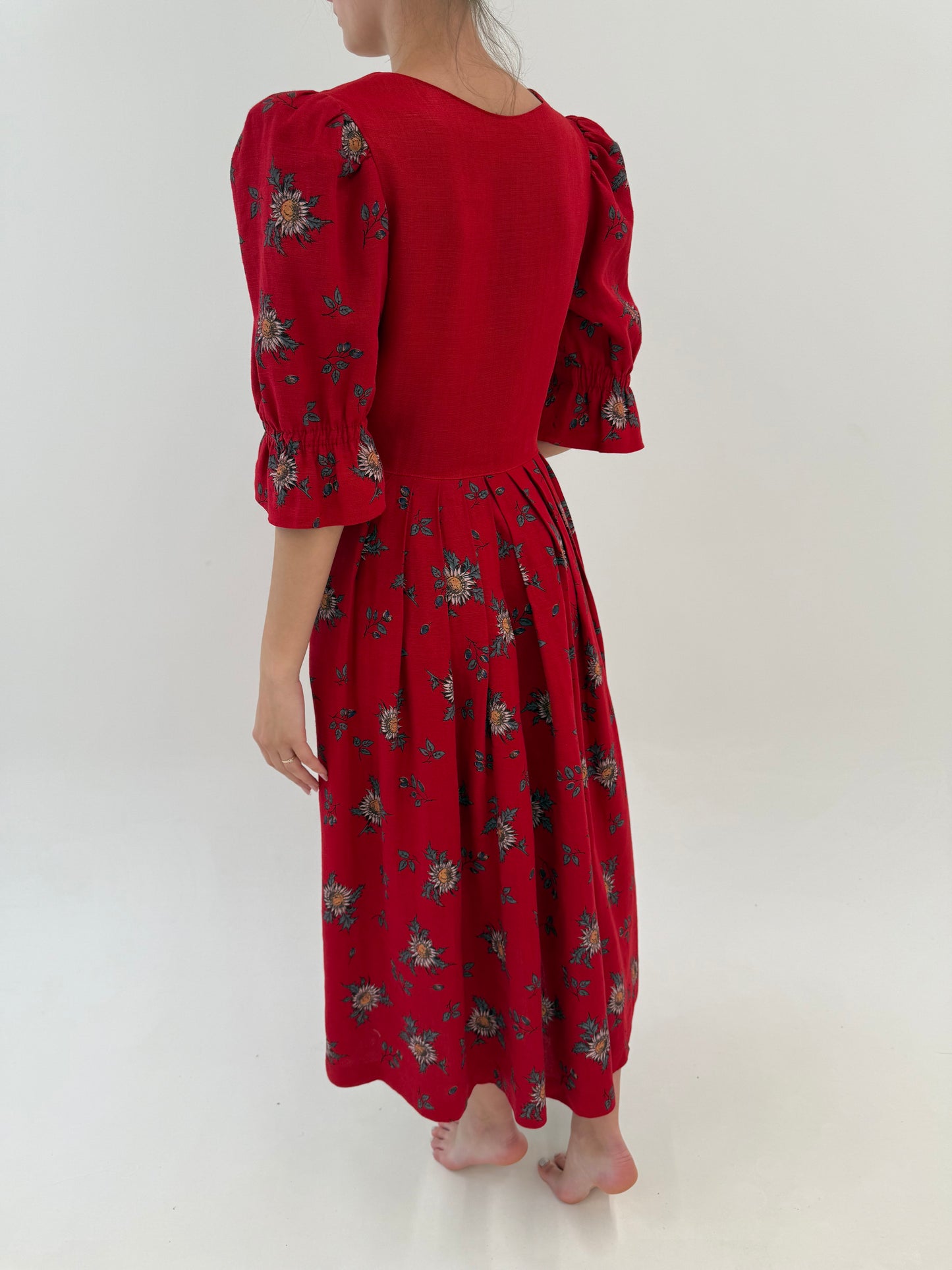 Rochie maxi din pânză grea de in cu corsaj și mâneci ușor bufante