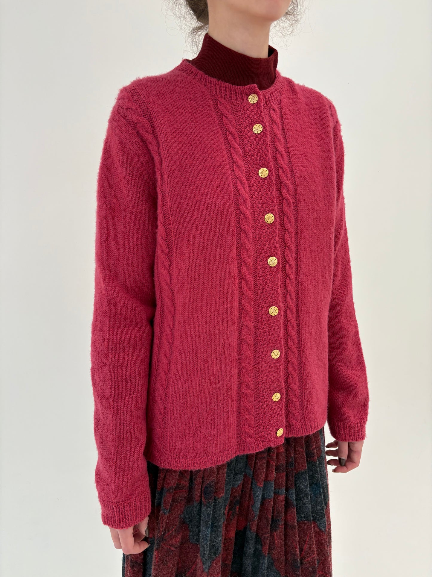 Cardigan gros raspberry red din lana extrafina cu torsade