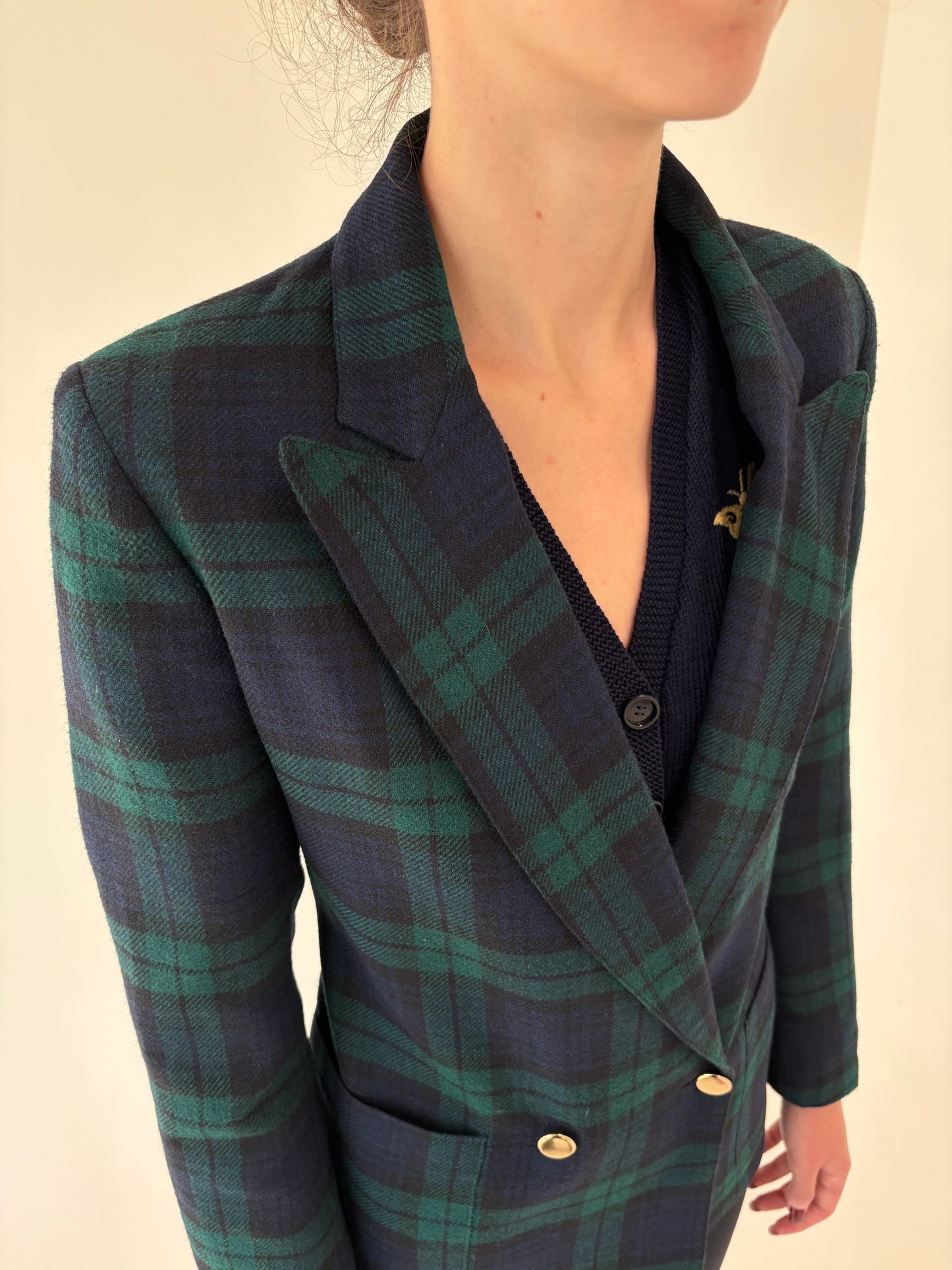 Sacou ușor cambrat din Tartan de lana extrafina cu închidere dublă