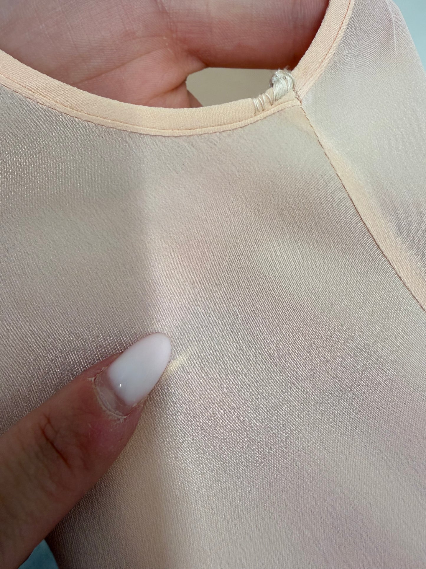 Top powder pink ușor cambrat cu broderie din mătase naturală