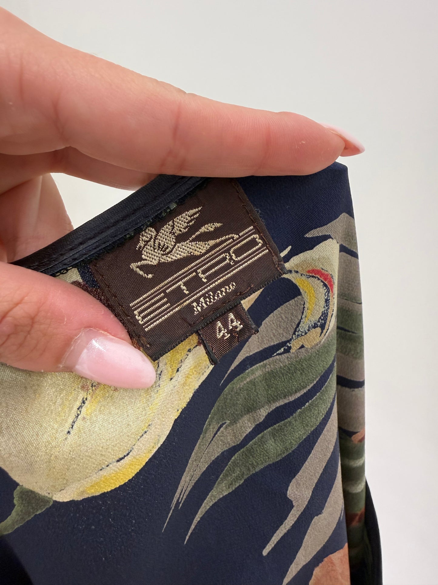 Top din mătase naturală Etro cu print organic superb în croi lejer