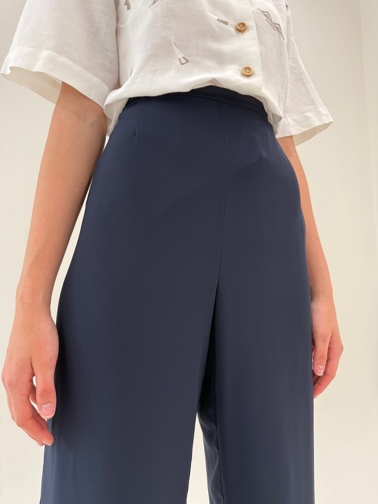 Pantaloni Navy palazzo din voal de la zi la cocktail cu talie ultra înaltă