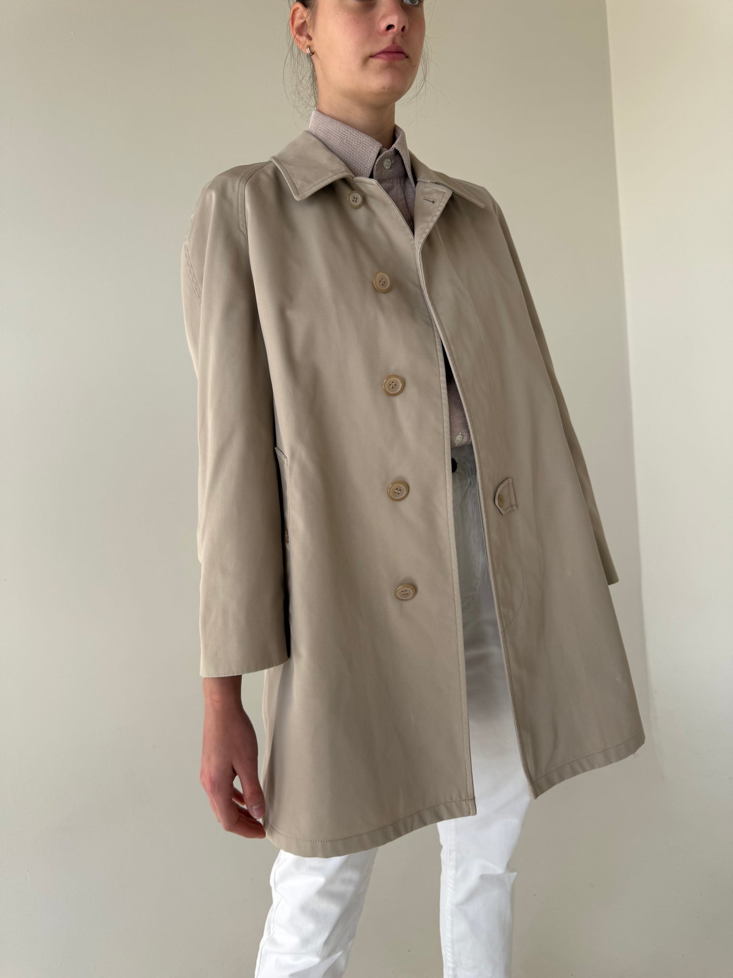 Trench vintage Burberry de vară în croi super reintrat în trend