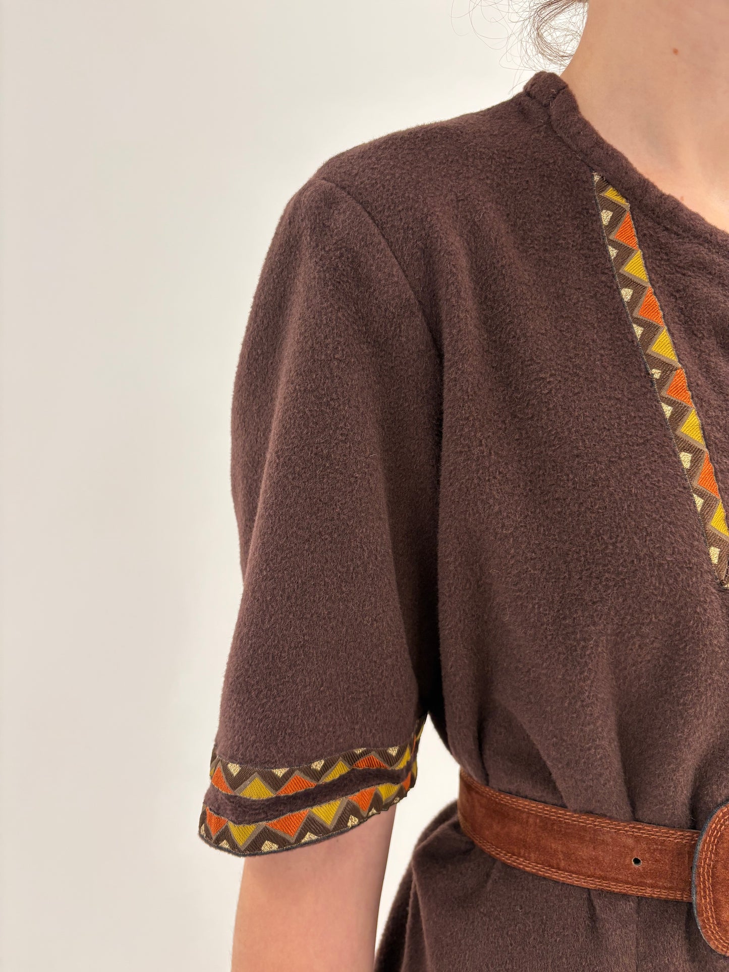 Rochie Old vintage anii 60 din lana extrafina pufoasă cu broderie și influențe boeme