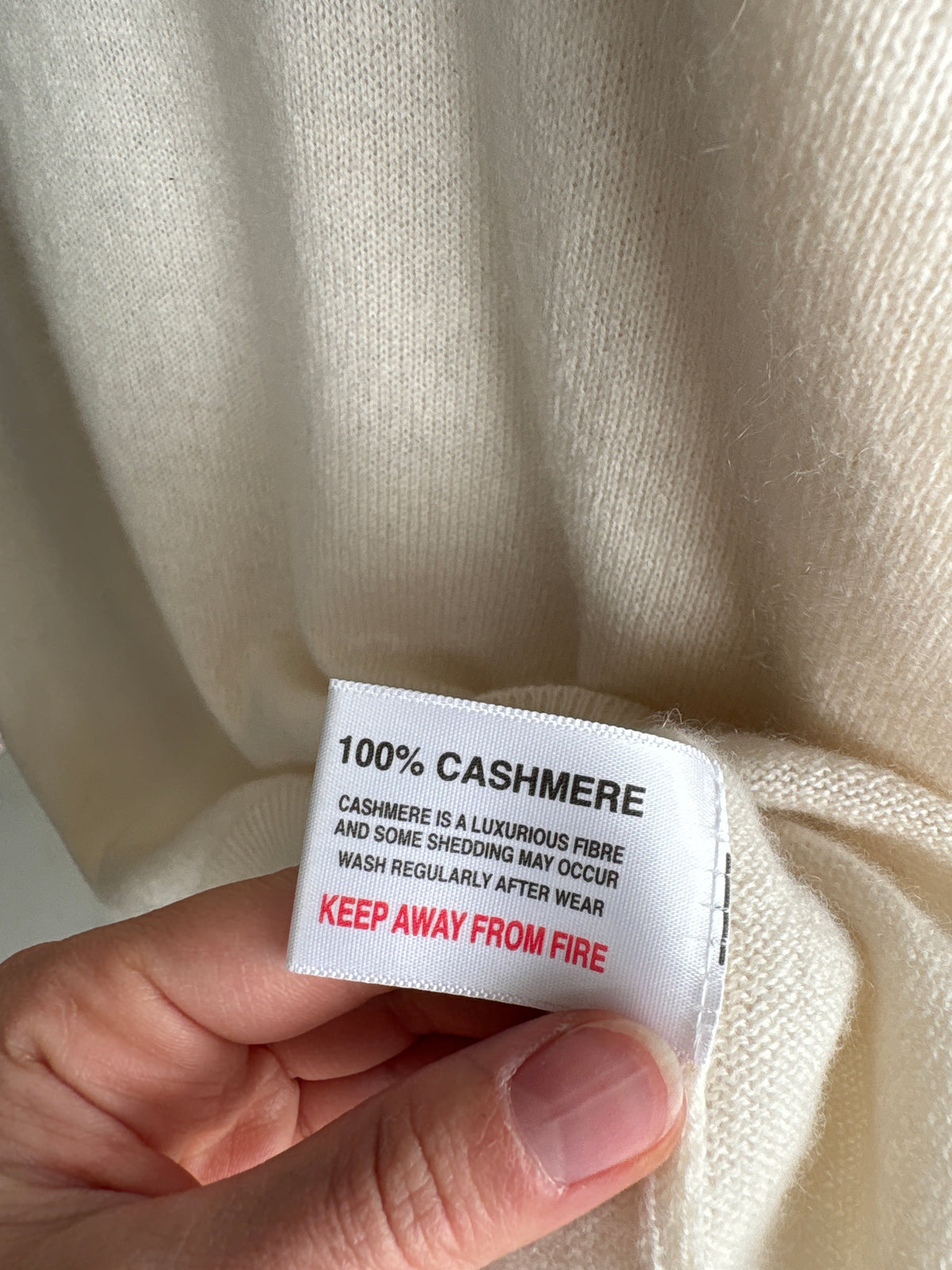 Maleta ivoire din cașmir butter white
