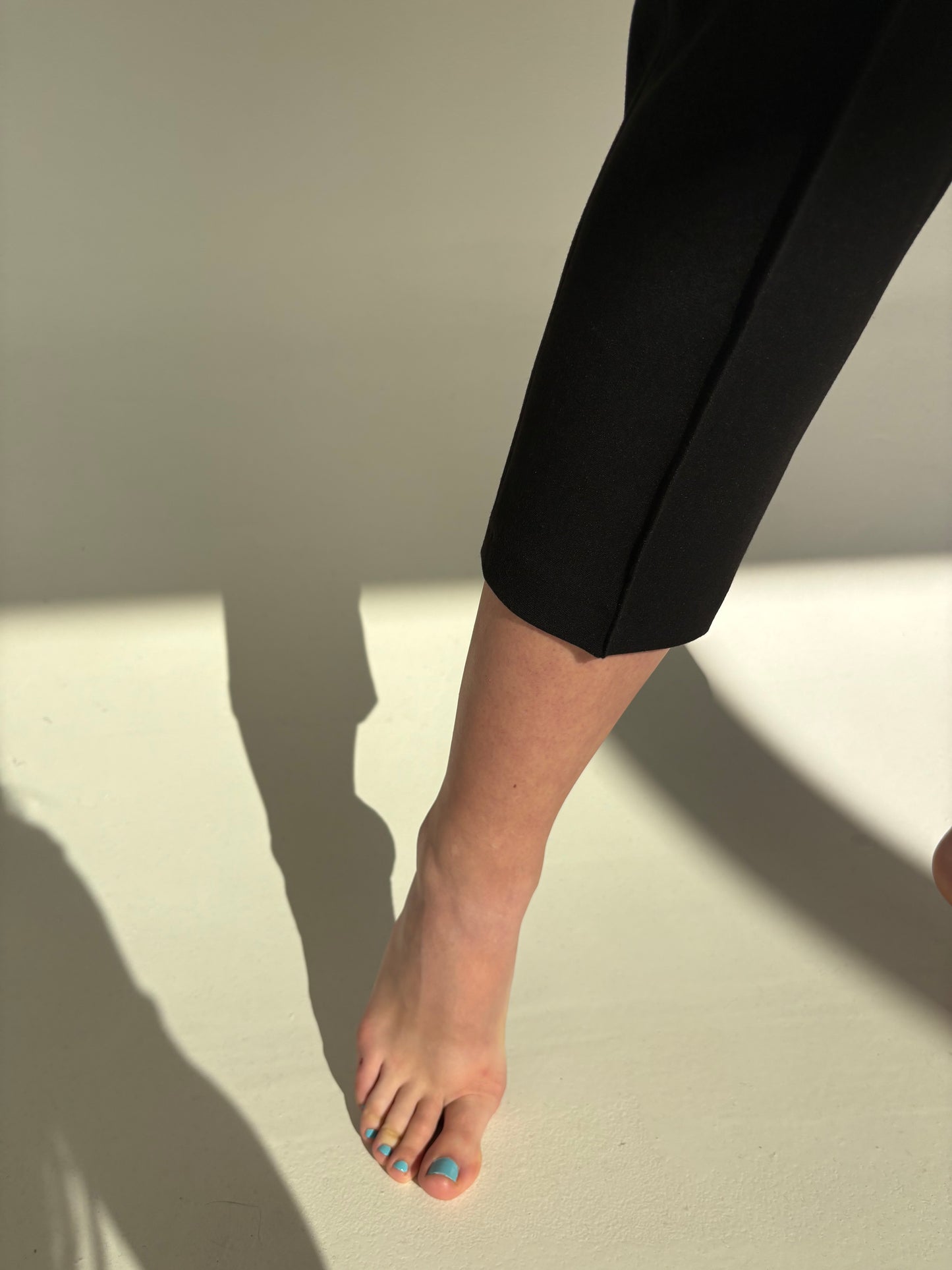 Pantaloni negri petite confort din stofă strech de lana extrafina