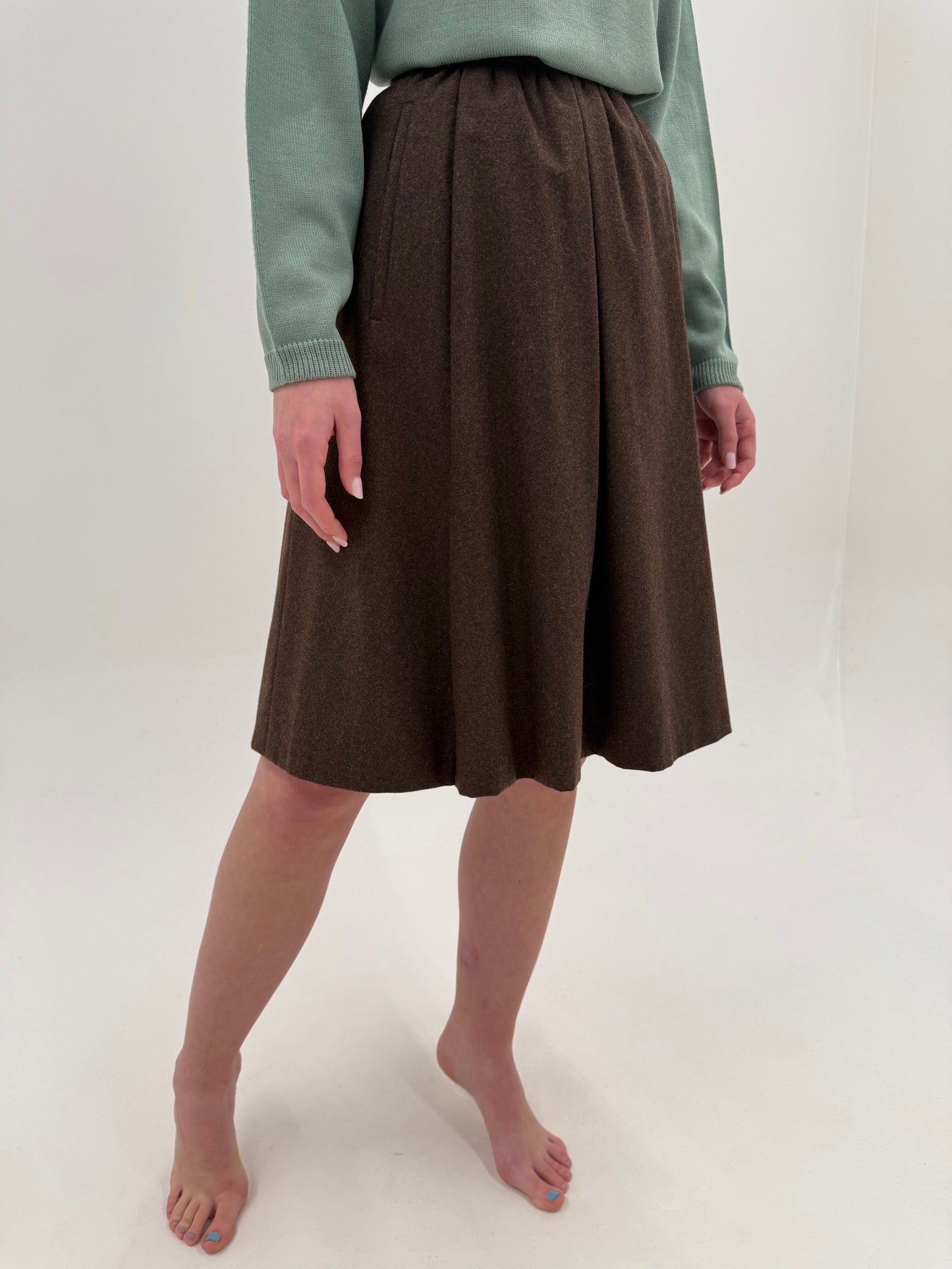 Fustă vintage groasa chocolate brown în croi super amplu cu buzunare