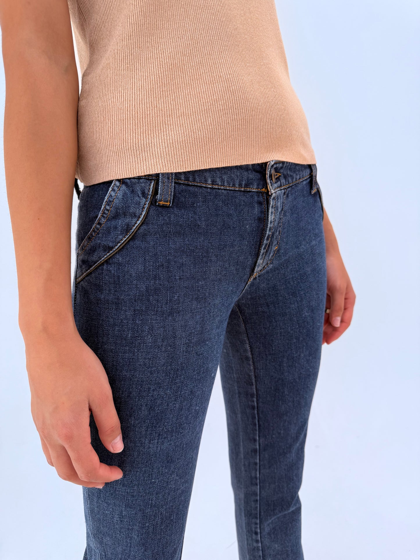 Jeans Dolce&Gabbana ‘Glamour’ straight leg in croi super revenit în trend