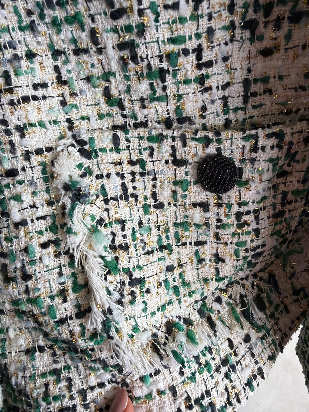 Sacou petite în stil Chanel din tweed excepțional de lana cu fir auriu