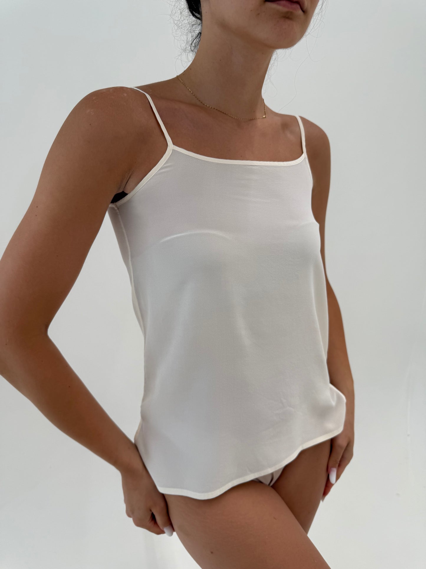 Top din mătase naturală in croi minimalist