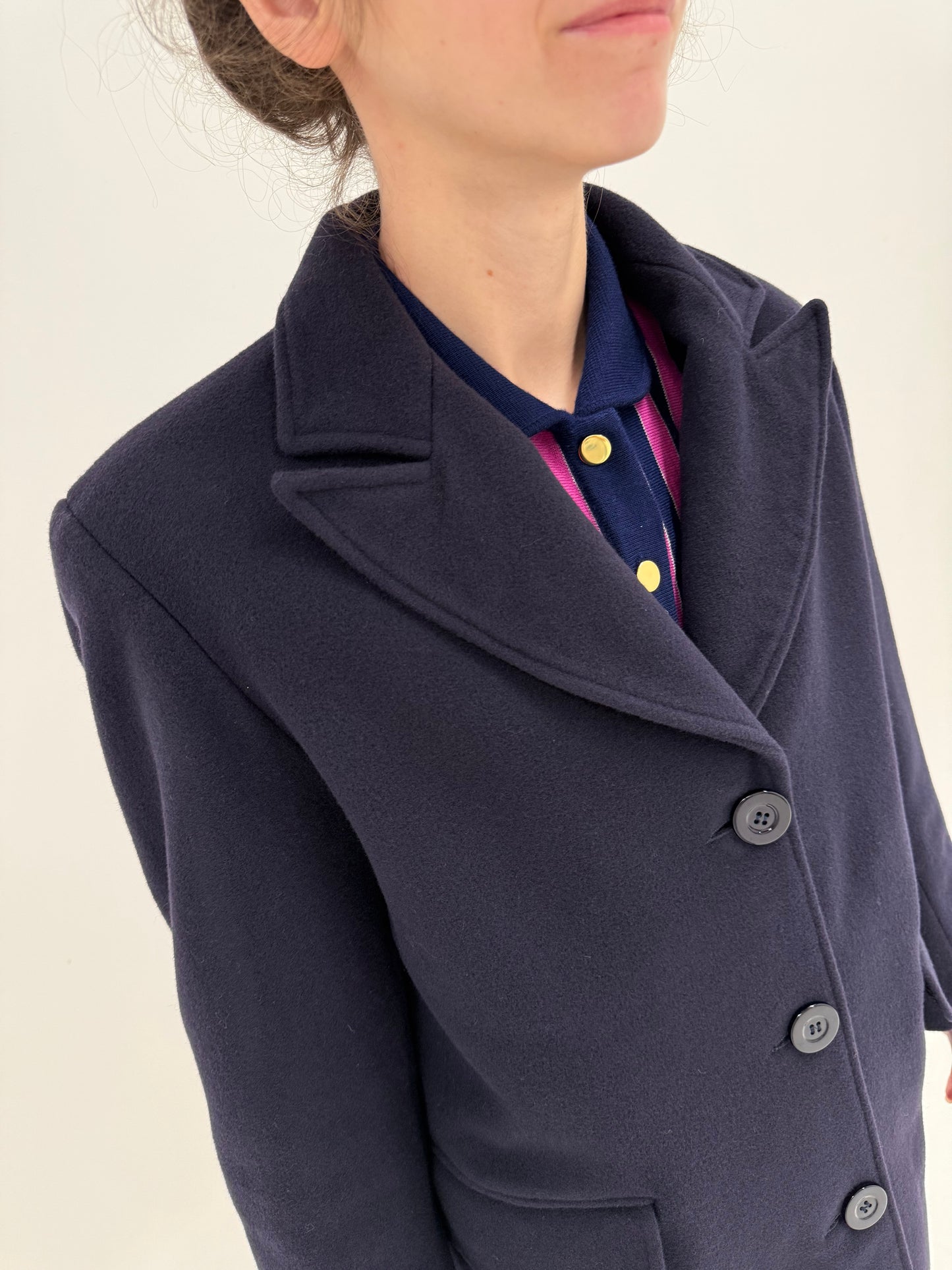 Palton italian dark aubergine din stofă de lana extrafina în croi ușor cambrat