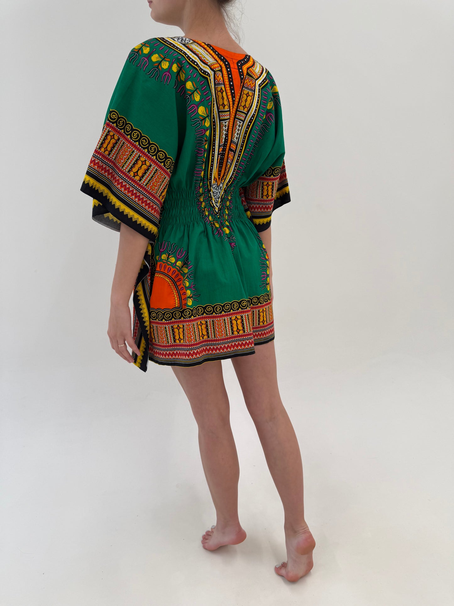 Rochie tip kaftan din pânză de bumbac cu imprimeu în culori tari și talie marcată