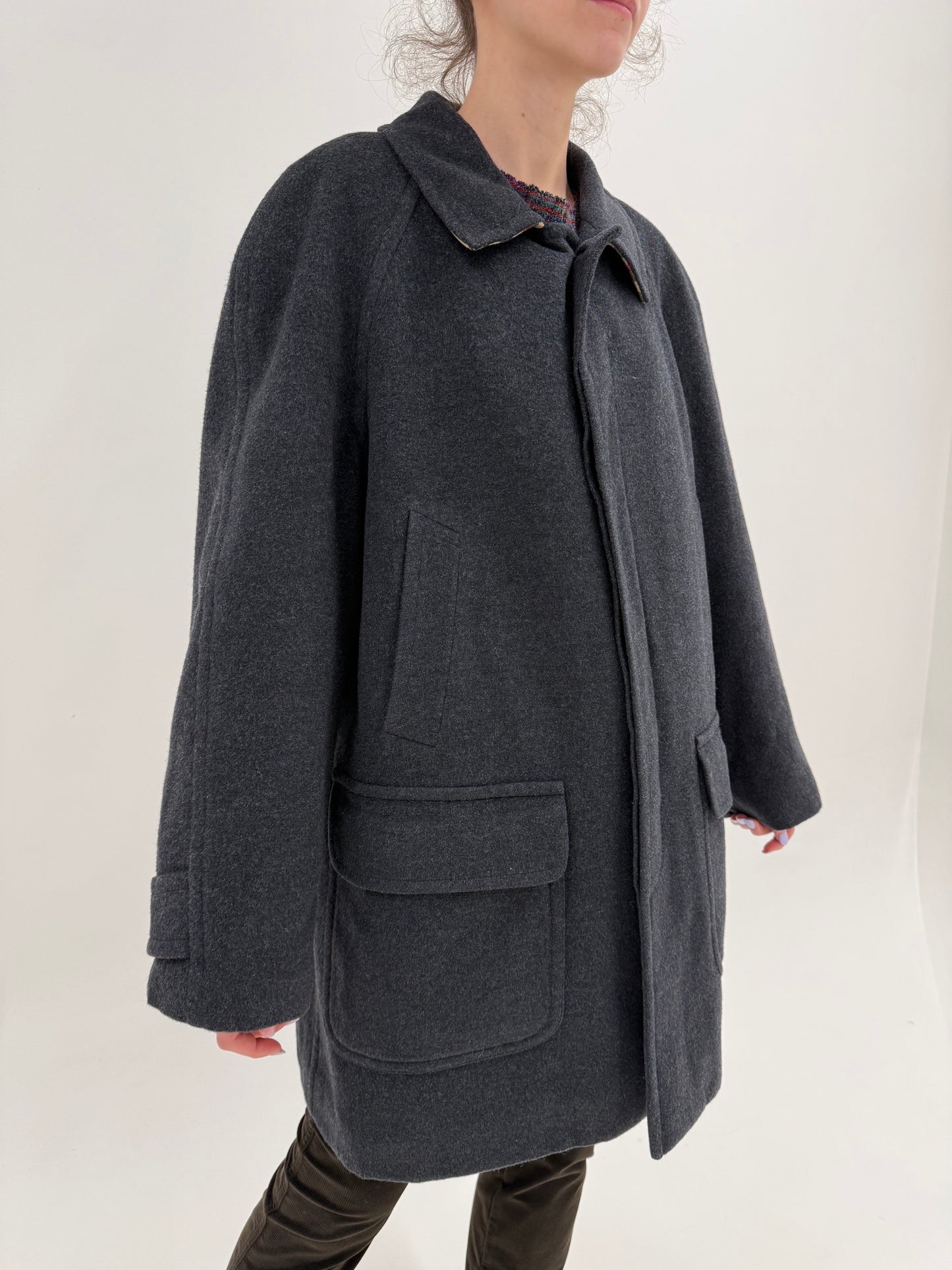 Palton vintage Burberry în croi actual oversized