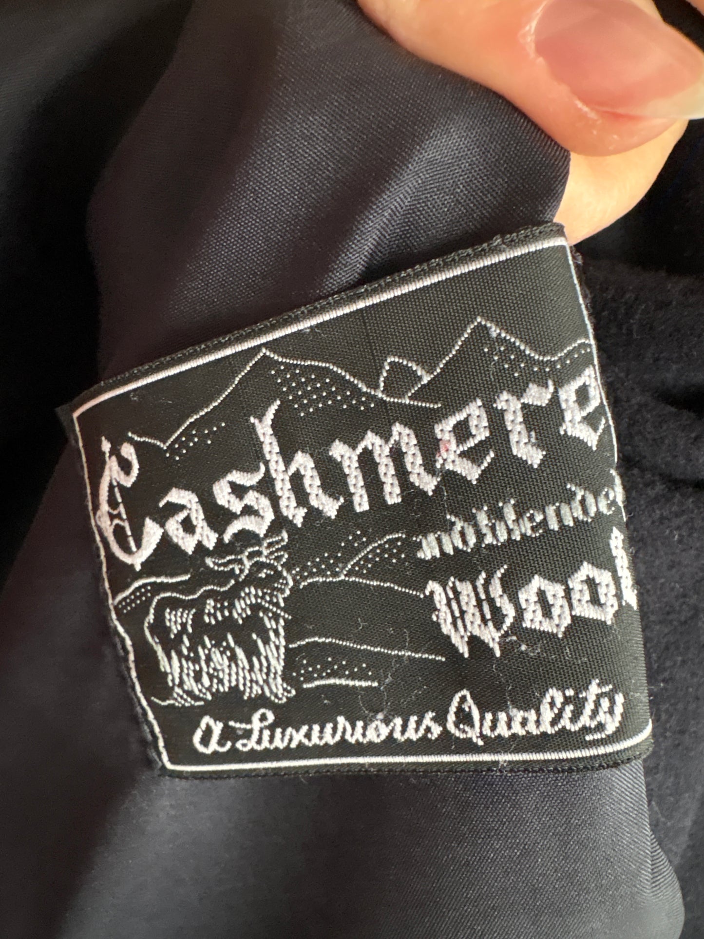 Sacou din stofă plină de lana cu cașmir în croi actual