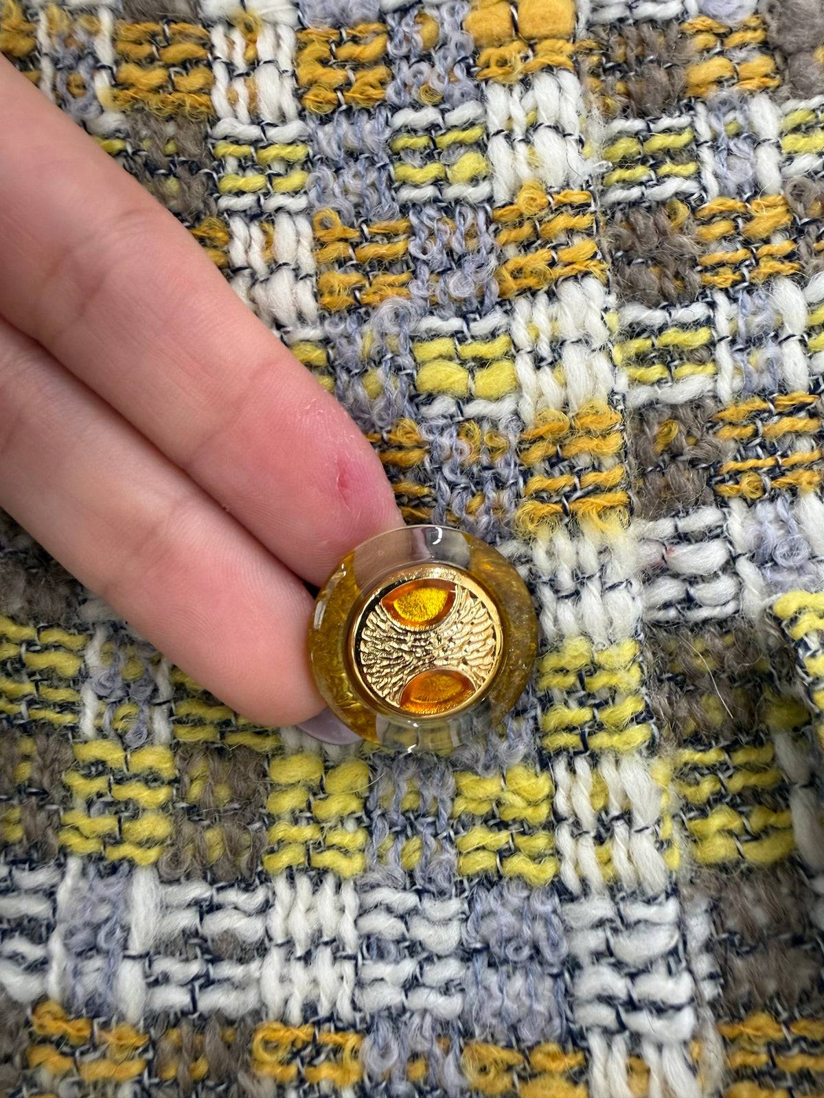 Sacou petite în stil Chanel din tweed superb de lana cu nasturi bijuterie