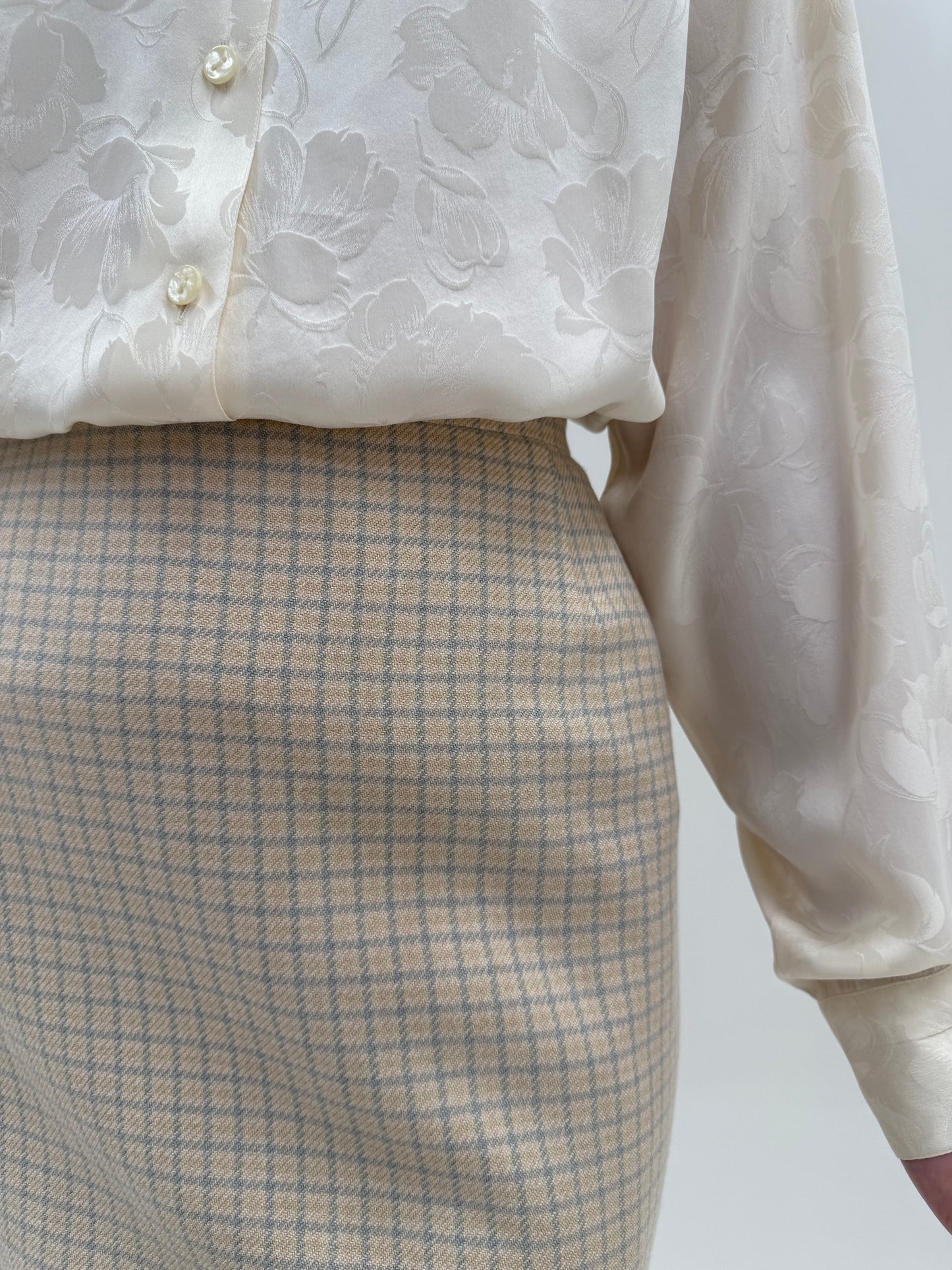 Fustă Escada din cașmir și mătase naturală în culori pudrate conică