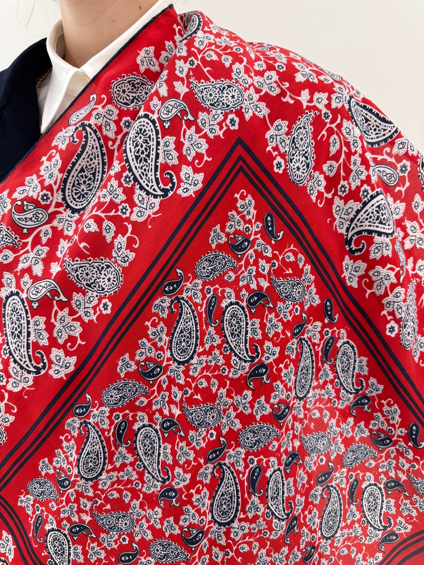 Eșarfă din mătase naturală cu print paisley