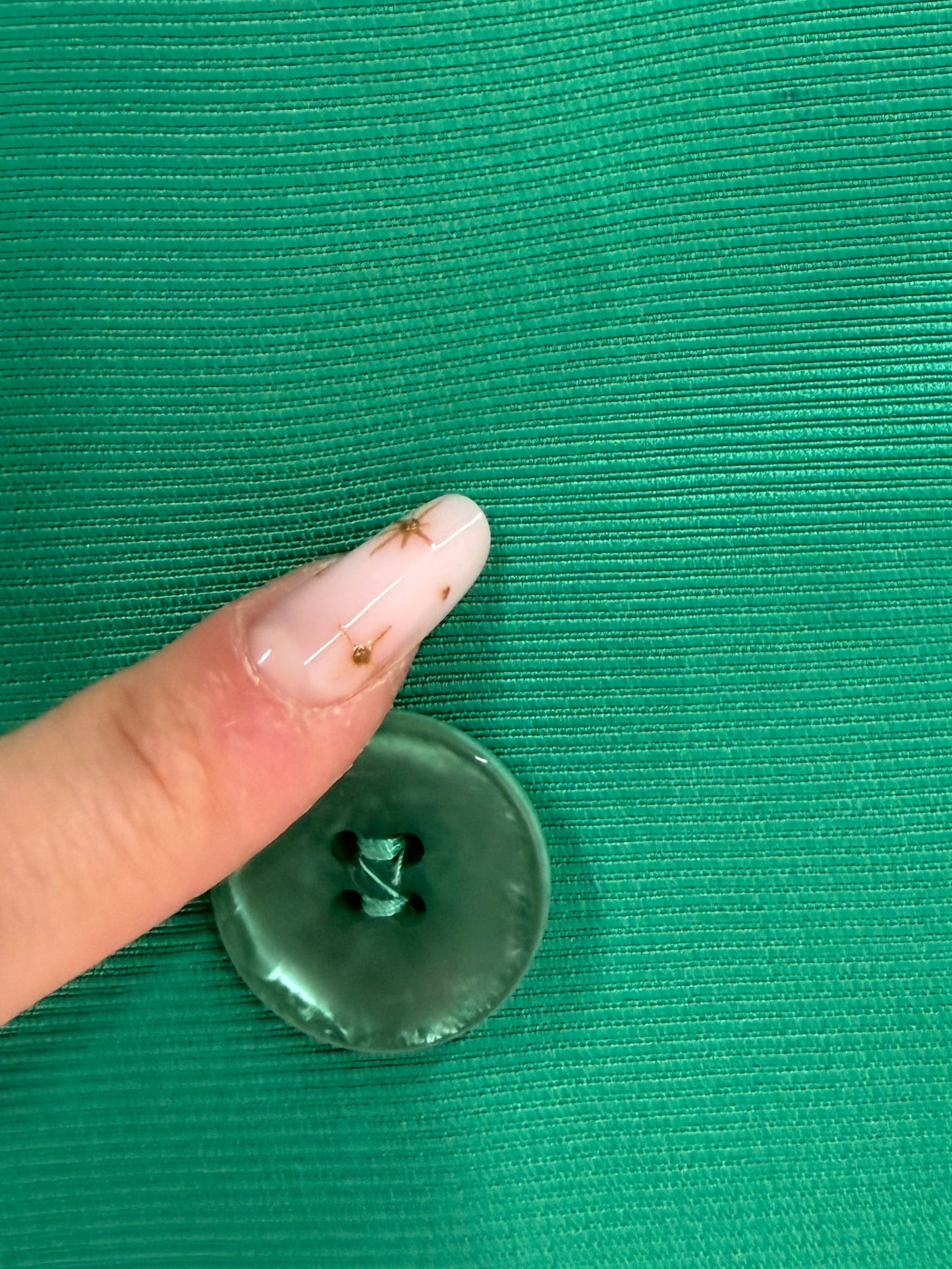 Rochie verde smarald tip sacou midi cu închidere dublă