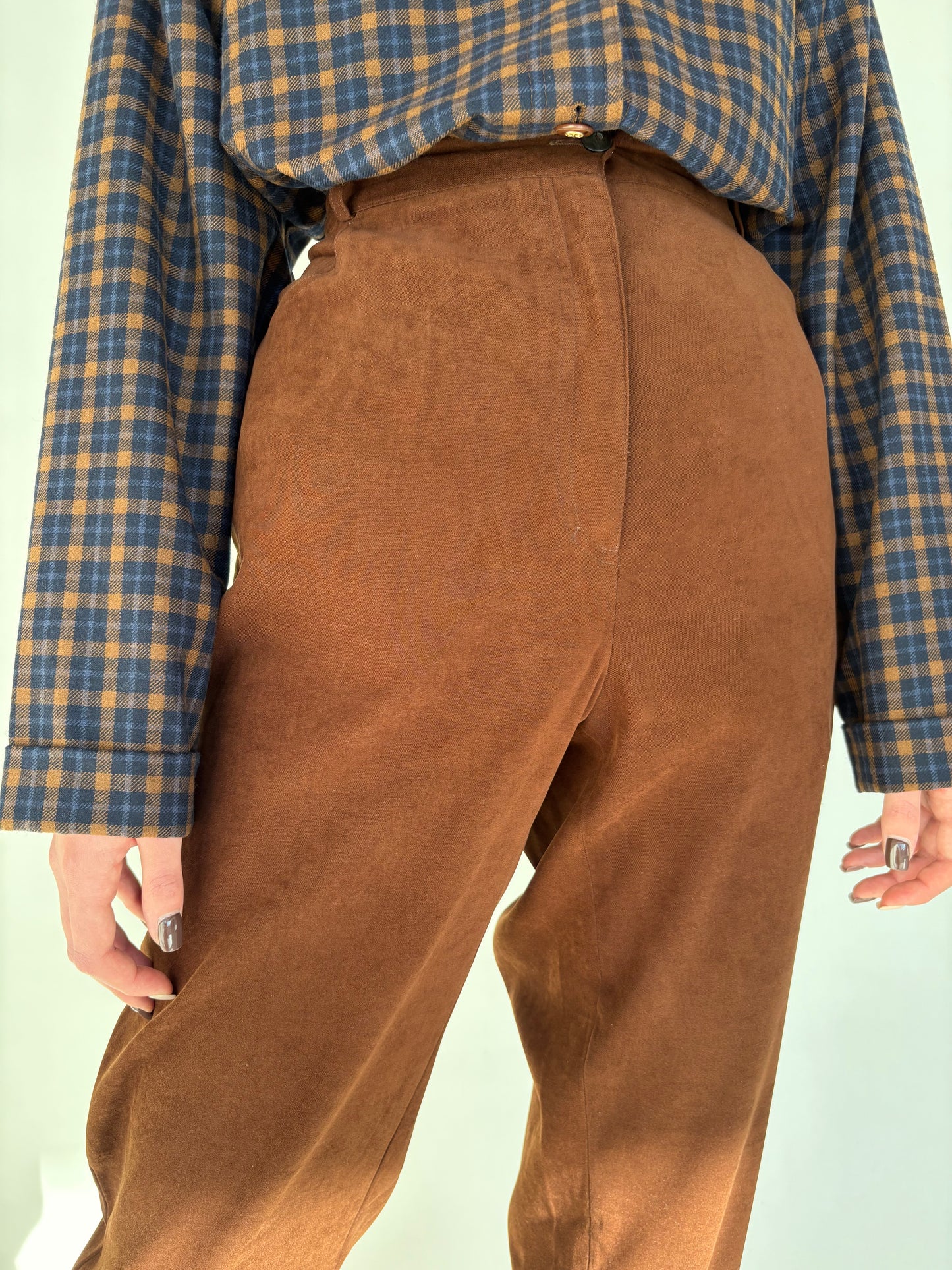 Pantaloni petite caramel brown buc talie ultra înaltă și aspect de piele întoarsă