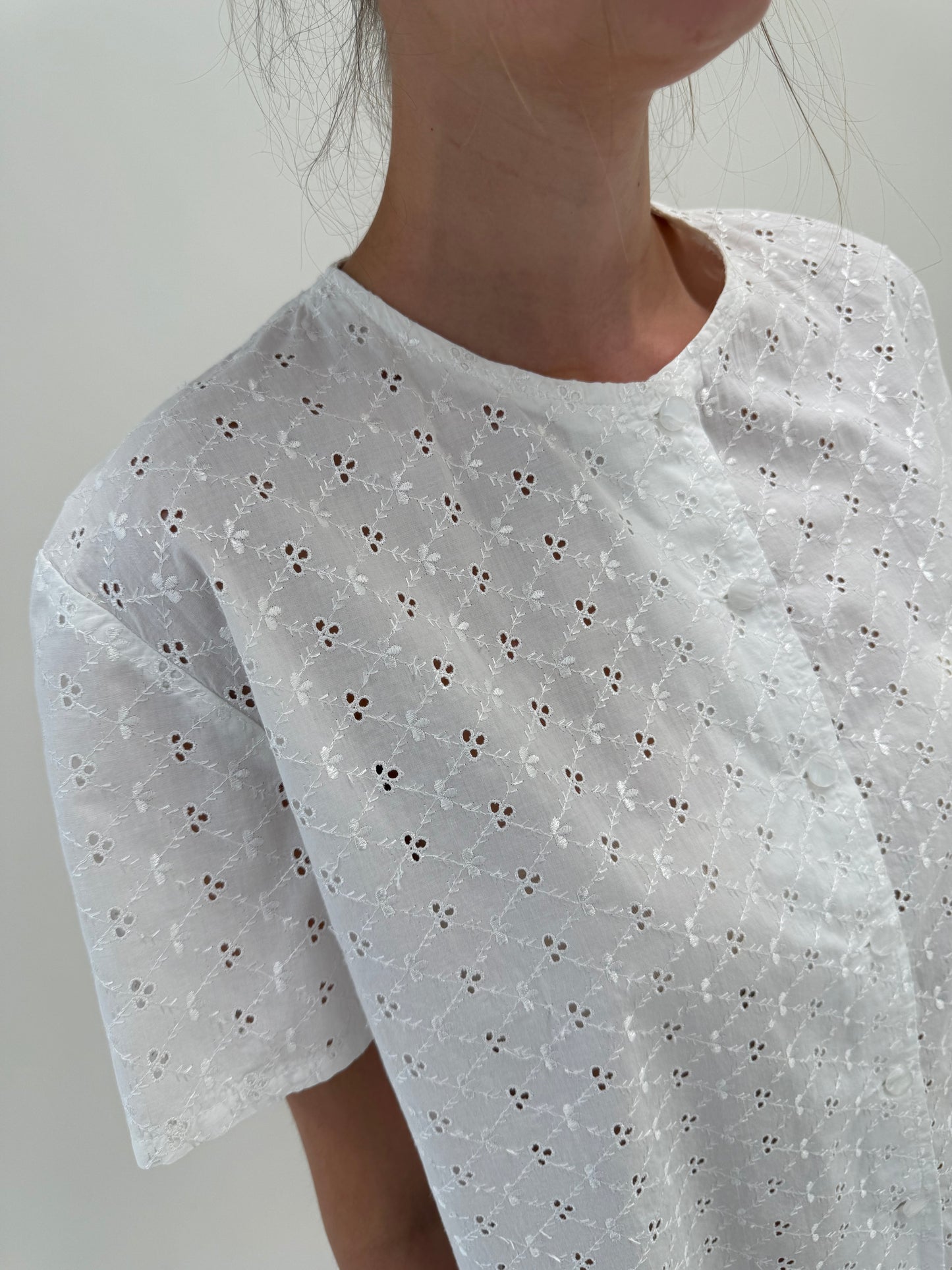 Top vintage din bumbac premium integral cu broderie anglaise