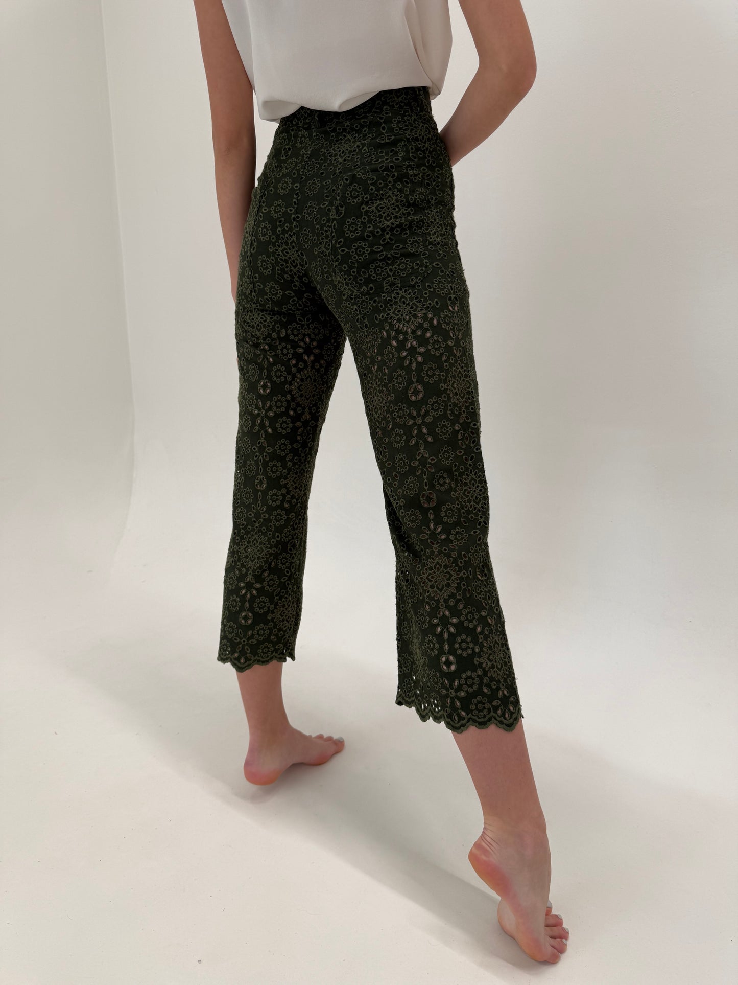 Pantaloni petite din bumbac integral brodat cu talie extrem de înaltă