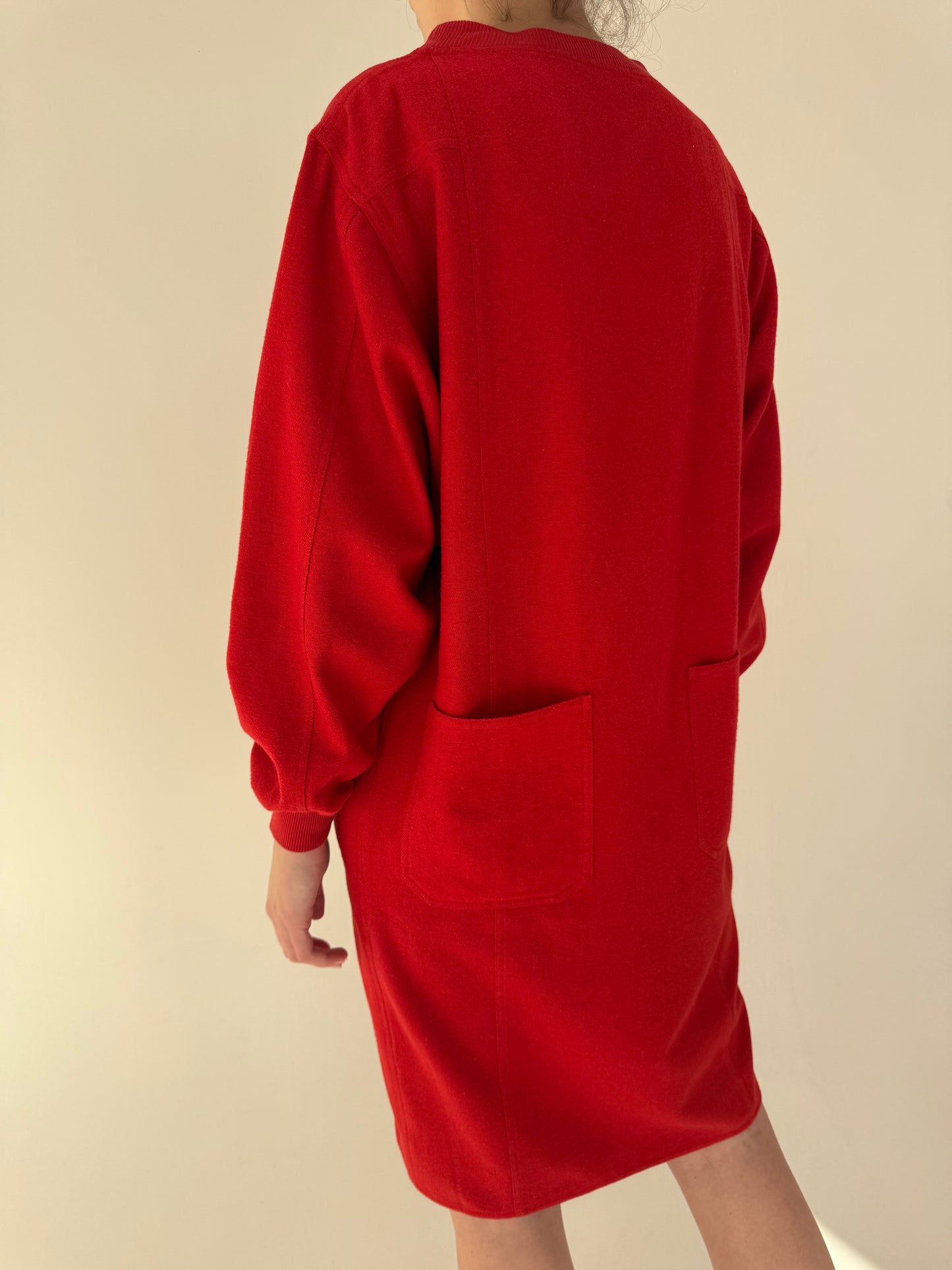 Rochie cherry red din lana extrafina cu buzunare și mânecă tip fluture