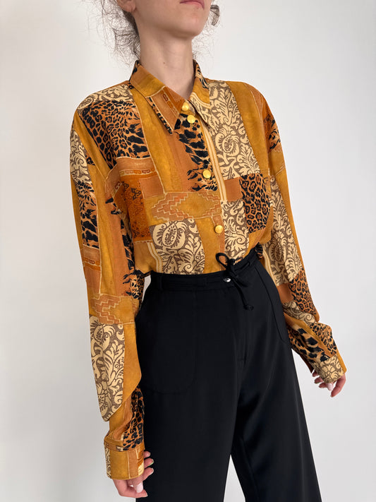 Cămașa vintage cu animal print și nasturi metalici aurii