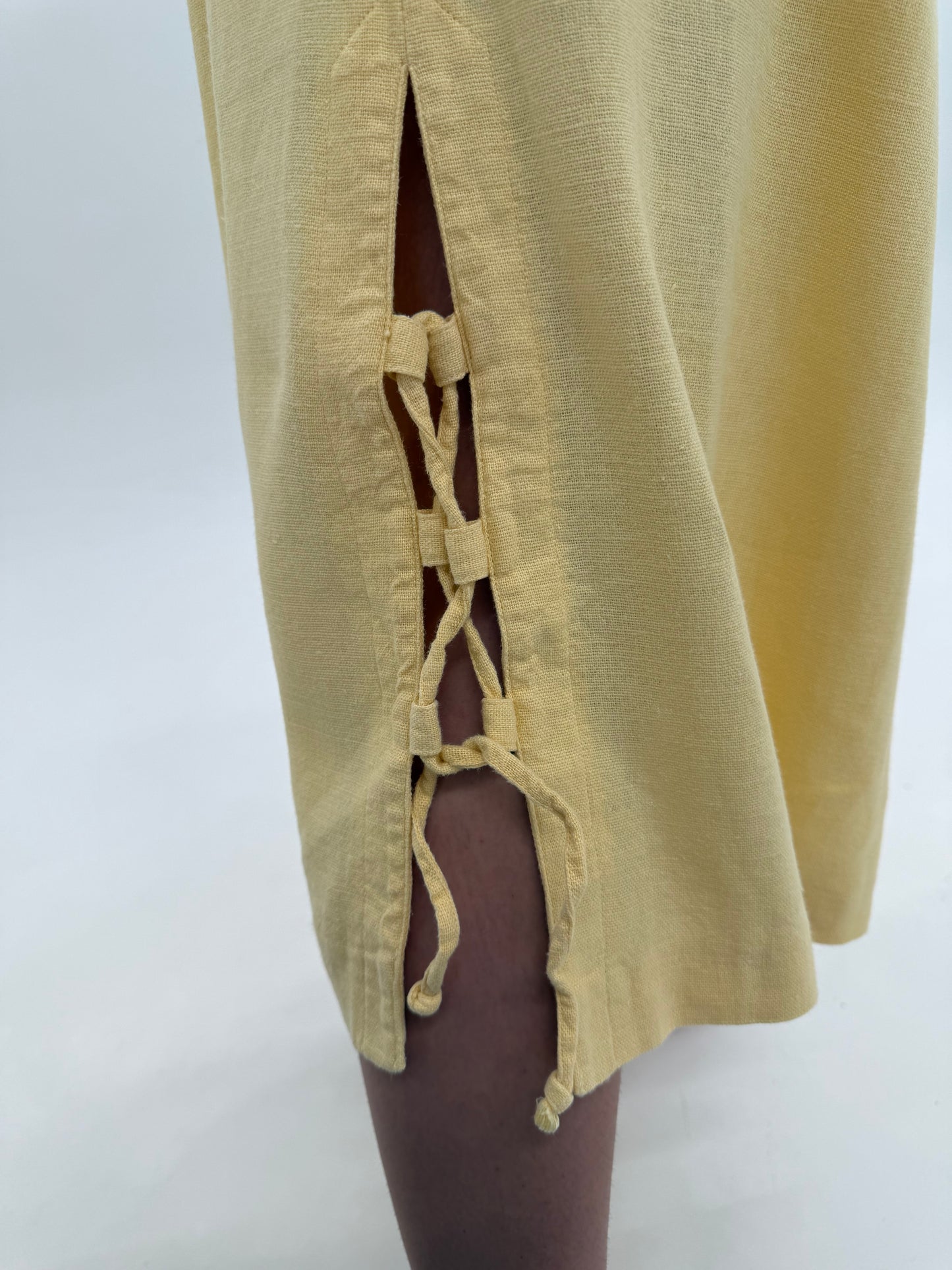 Rochie maxi vintage butter yellow din pânză grea de in cu corsaj și mâneci bufante