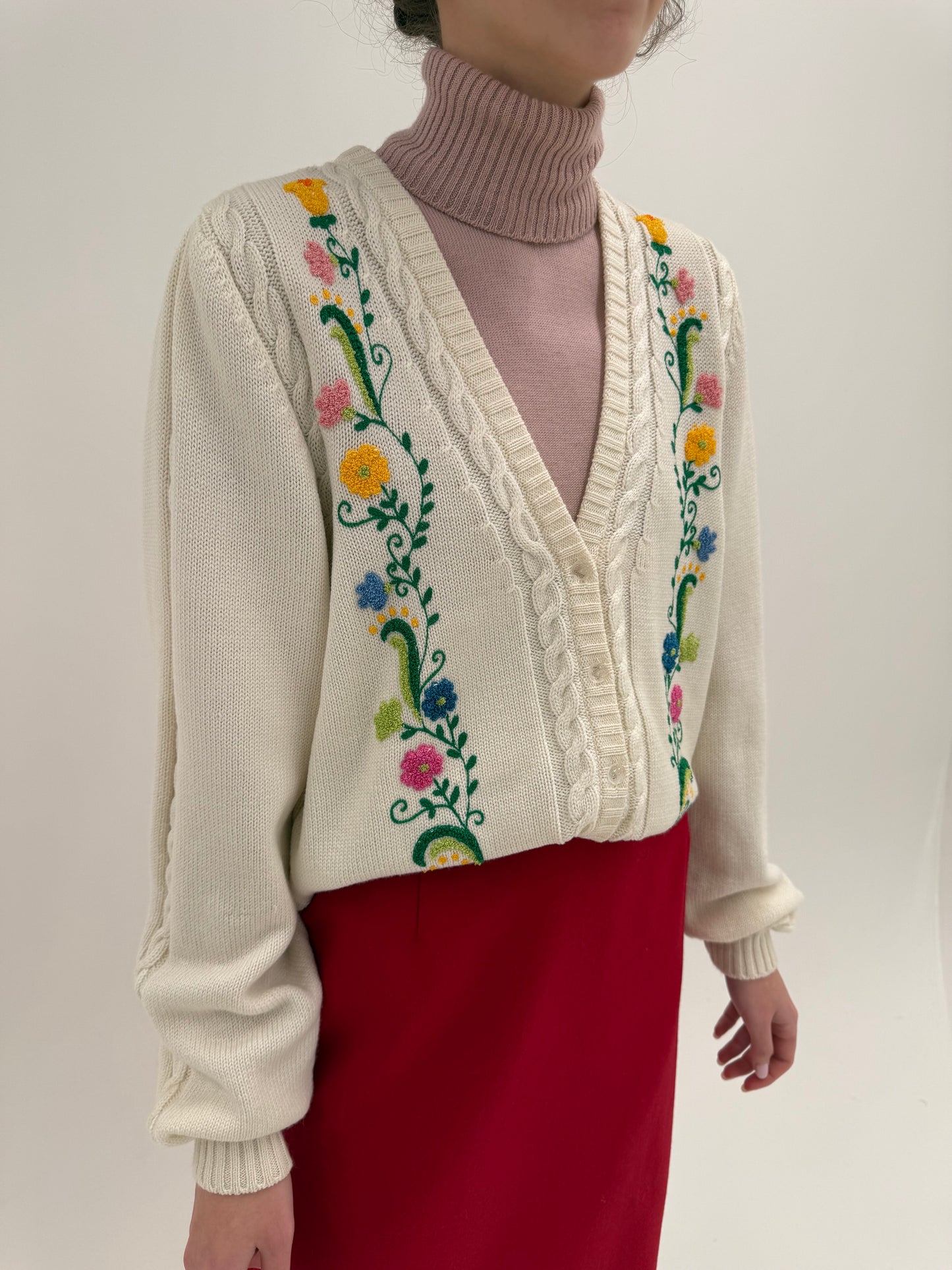 Cardigan luxury italian cu broderie manuală superbă din lana multiply