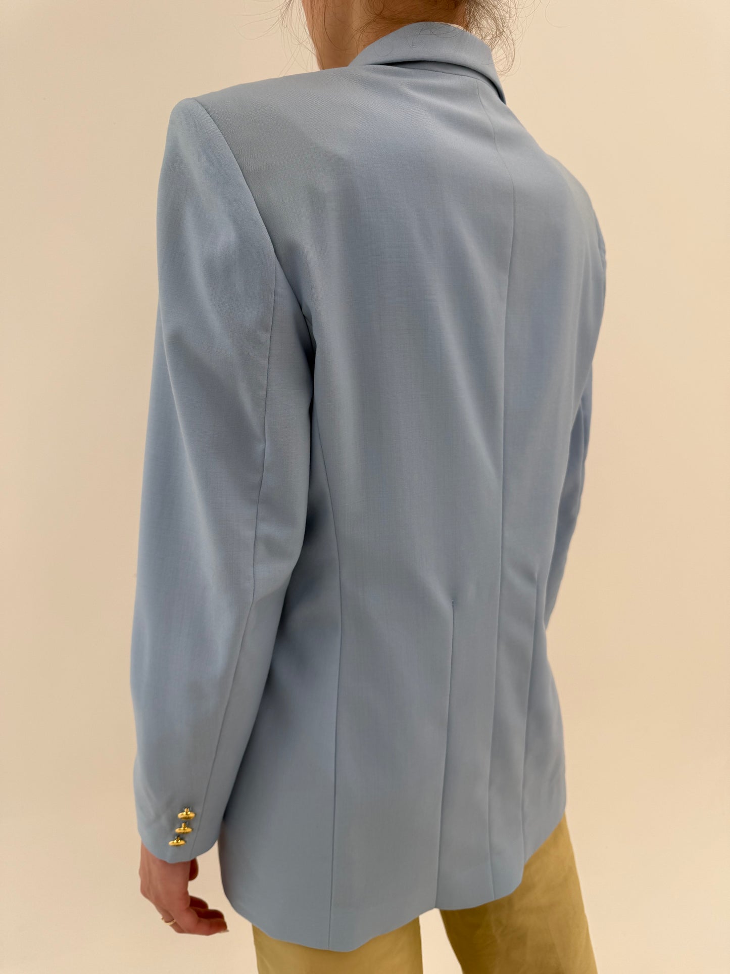 Sacou super premium italian baby blue cu nasturi aurii în croi ușor cambrat