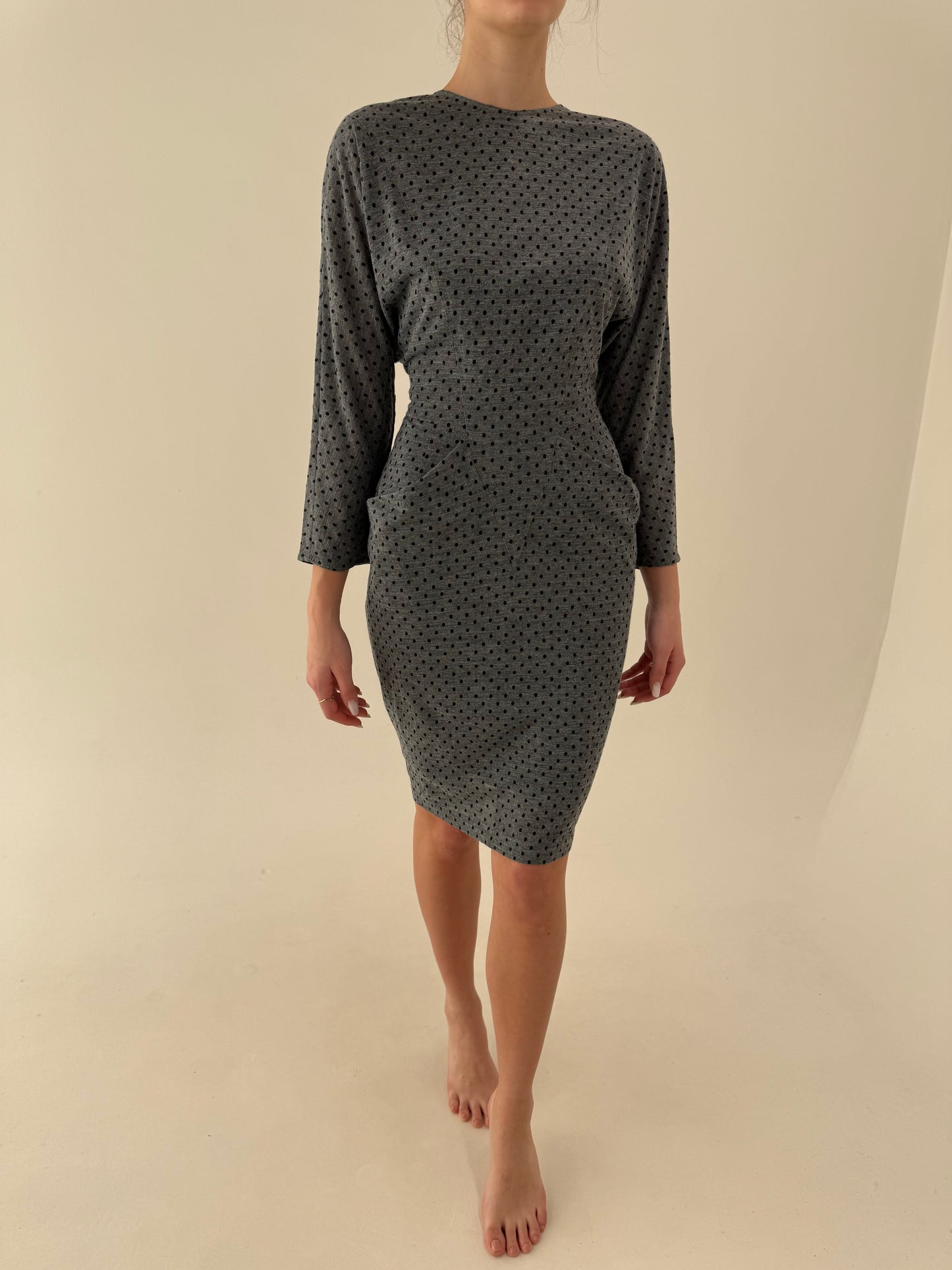 Rochie vintage cu buline , buzunare și mânecă fluture