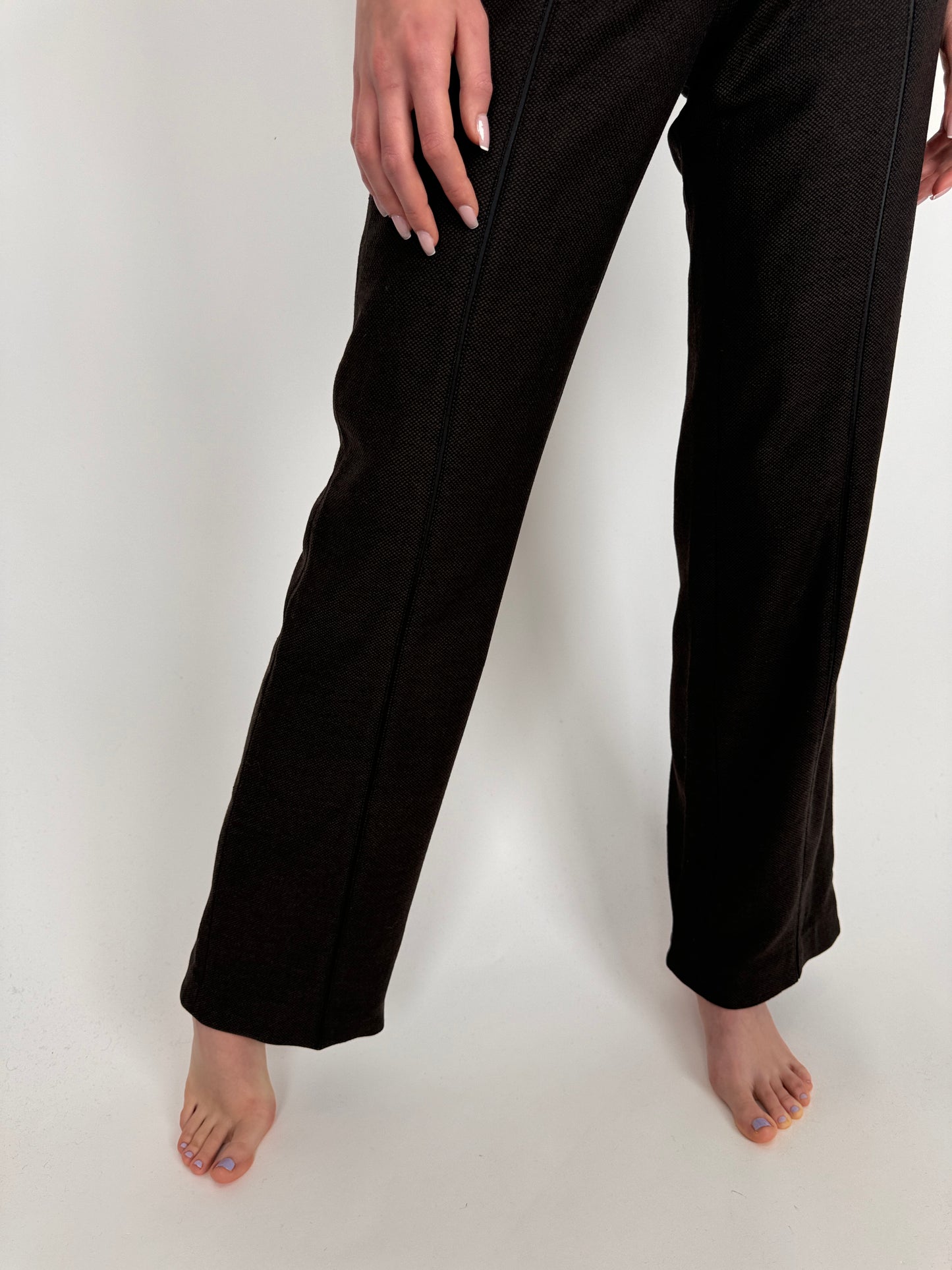 Pantaloni Marc Cain din lana extrafina texturată dark brown + negru