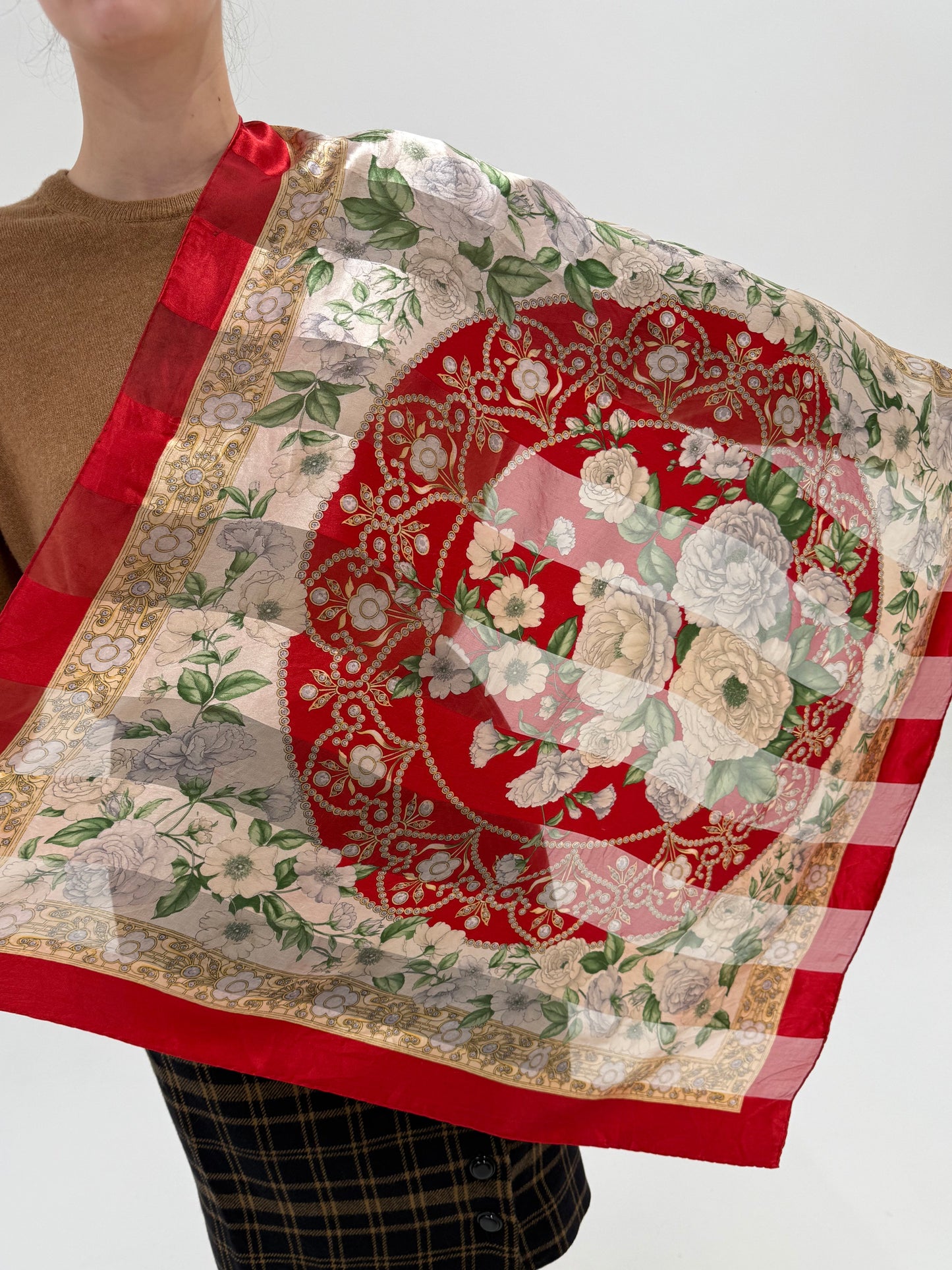 Eșarfă Valentino din mătase naturală