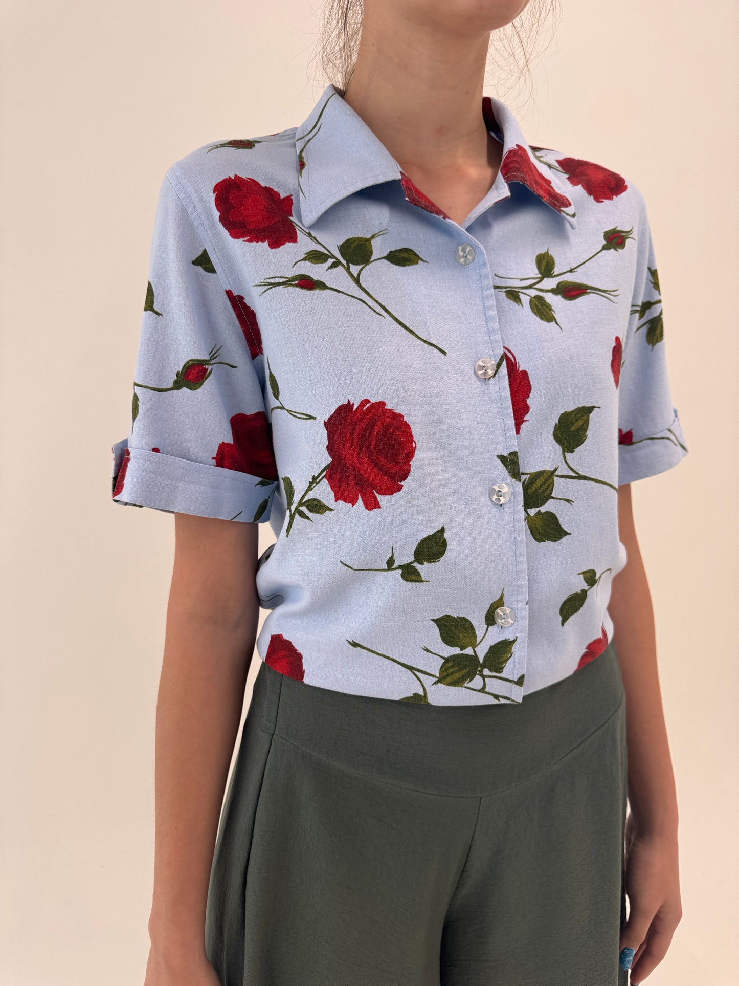 Cămașa baby blue italiană din pânză cu print floral superb