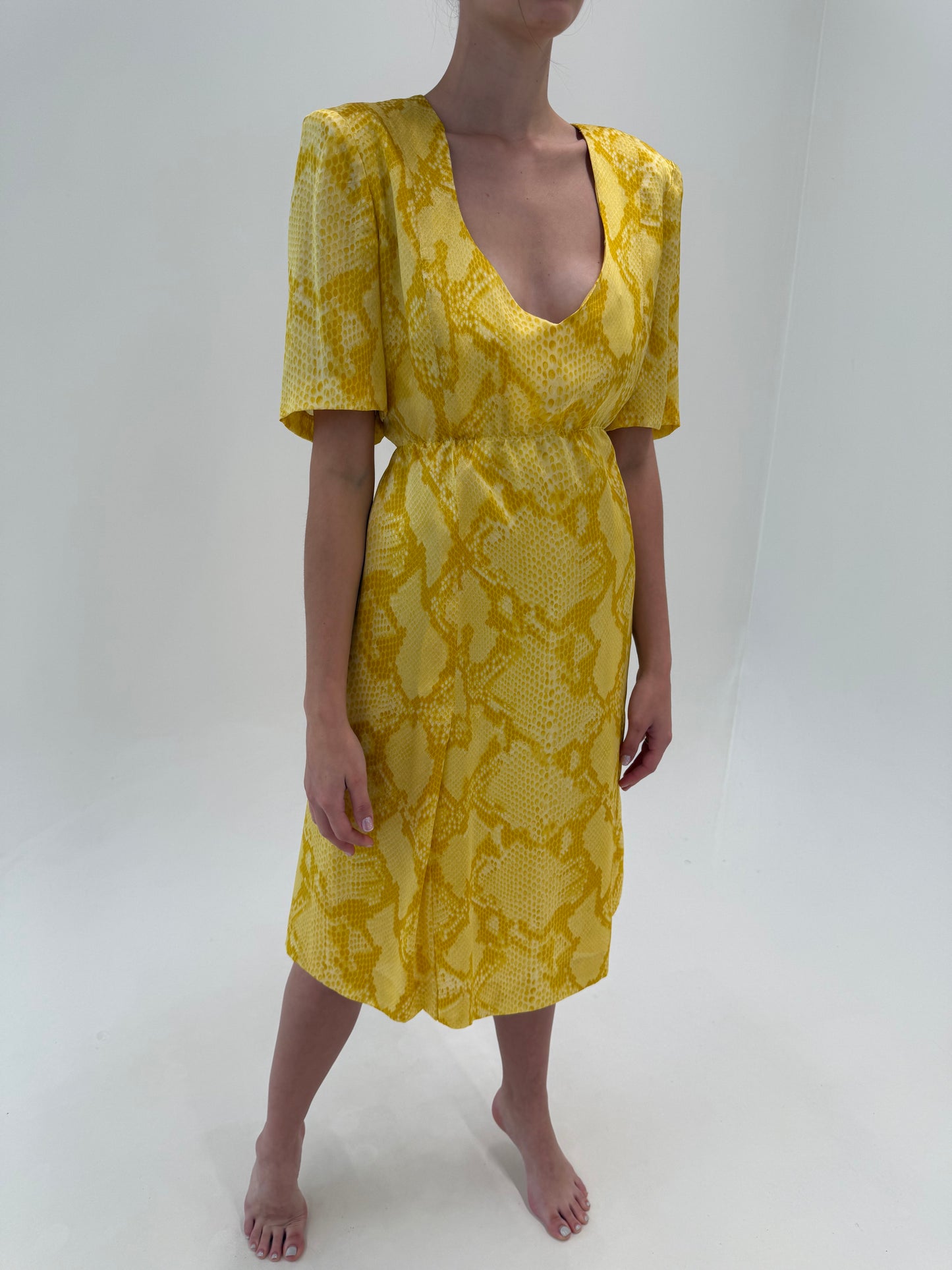 Rochie din mătase naturală animal print delicat în anchior cu talie elastică
